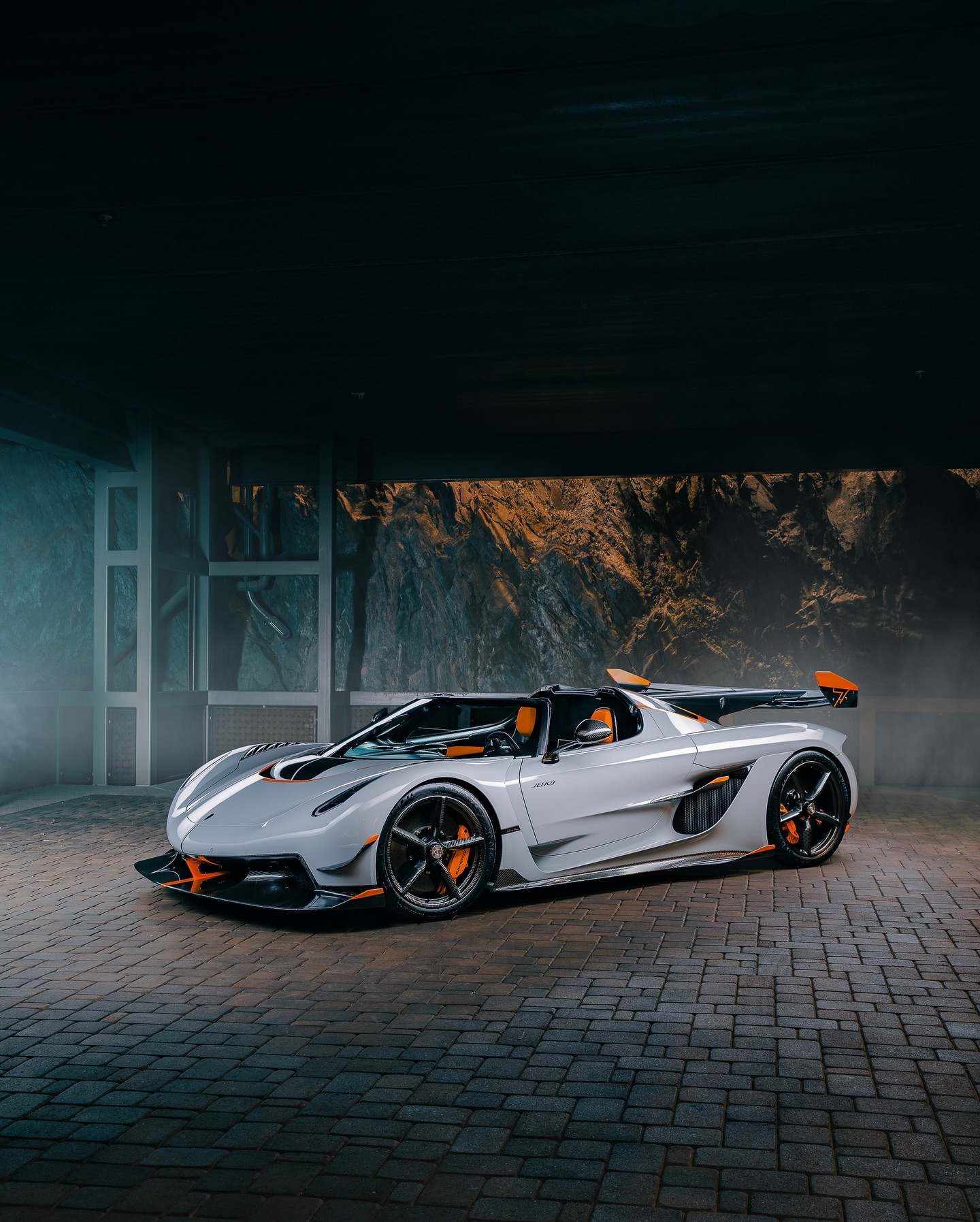 Jesko Attack — a clean specification, yet so striking. Advanced aerodynamics, 1,600 hp on E85 biofuel, and our revolutionary Light Speed Transmission make it the ultimate track weapon.

#Koenigsegg #Jesko

Images by @therealabd, courtesy of @esser_automotive & @sweatycarz