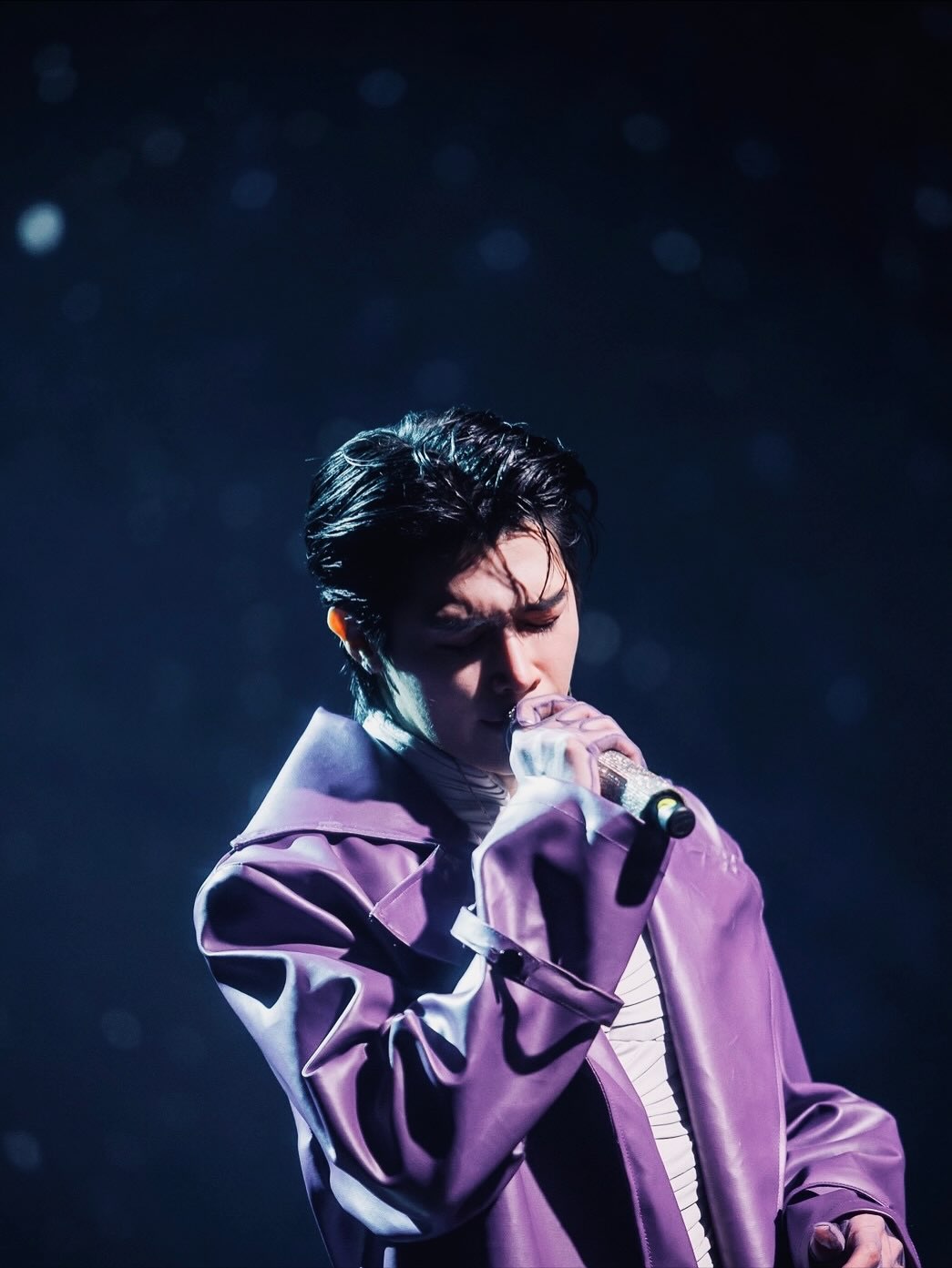 ขอบคุณ @honah.lee18 สำหรับโชว์ที่ใหญ่ที่สุดในปีนี้ของผม และเป็นอีกหนึ่งความทรงจำดีๆ ที่จะไม่ลืมเลยครับ 💫

ขอบคุณ @pentor.jrp ที่มาบูสๆ เอเนอร์จี้ ทำให้งานสนุกขึ้นนะ ได้ร้องเพลง เต้น กับเป็นต่อแล้วพี่สนุกมากกกกก มีเพื่อนเต้นด้วยแล้วมันไม่เหงานะ 🤣

แต่กว่าจะมาเป็นโชว์นี้ได้ ผมอยากขอบคุณพี่ๆ ทีม @goodtime9.th @lekkovit และ @passionfruitdna @eggout รวมถึงพี่ก้องและพี่เปิ้ลด้วยนะครับ ที่คอยปรับโชว์ช่วยซ้อมเพื่อให้เข้ากับผมที่สุด (ถึงแม้ครูจะบอกผมเต้นด๊อกแด๊กก็ตาม) ถึงจะท้าทายแต่ผมสนุกที่ได้ทำโชว์นี้มากเลยนะครับ 🕺🏻

ขอบคุณครูนุ่นที่น่ารักของผม @nune_saree ที่เจอกันกี่ครั้ง ครูนุ่นจะให้พลังบวกกับผมเสมอ ทำให้ผมมีความสุขกับการร้องเพลง จนทุกคนชมว่าผมร้องเพลงดีขึ้นนะครับ (หลังจากนี้ผมจะไปหาครูนุ่นอีกเยอะๆ เลย) ❤️🎤

และขอบคุณพี่ๆ @toptawi @ntrasika @ashitavajropala @banjo_pairach @yyot_tny @chanyaphon_p ที่ปั้นชุด หน้า ผม ทุกลุคให้ผมนะครับ ทุกคนคอยให้กำลังใจ แล้วก็อยู่ดูผมจนจบงานเลย ถ้าขาดพี่ๆทีมงานทุกคนไป ผมคงไม่ได้เป็นหนุ่มดาวเสาร์สุดคูลแน่เลย 🪐

และที่ขาดไม่ได้เลยคือ #CaptainPeat #BabyFeat ที่น่ารักทุกคน แค่ได้เห็นทุกคนชอบโชว์ที่ผมและทีมทุกคนตั้งใจทำ คอยให้กำลังใจเสมอไม่ว่าเราจะอยู่ห่างกันขนาดไหน คอยเป็นแรงผลักดันและสนับสนุนเพื่อให้ผมได้ทำทุกอย่างในแบบตัวเองที่มีความสุขที่สุด ขอบคุณมากๆ เลยนะครับ 🤍💙

หลังจากนี้ผมคงเจออะไรใหม่ๆ และท้าทายอีกเต็มไปหมด แต่ผมคิดว่าผมไม่กังวลแล้วครับ เพราะดาวนำทางของผมเขาปูทางไว้ให้อย่างดีเลยละครับ 🌟✨

#peatthesaturnssonfancon