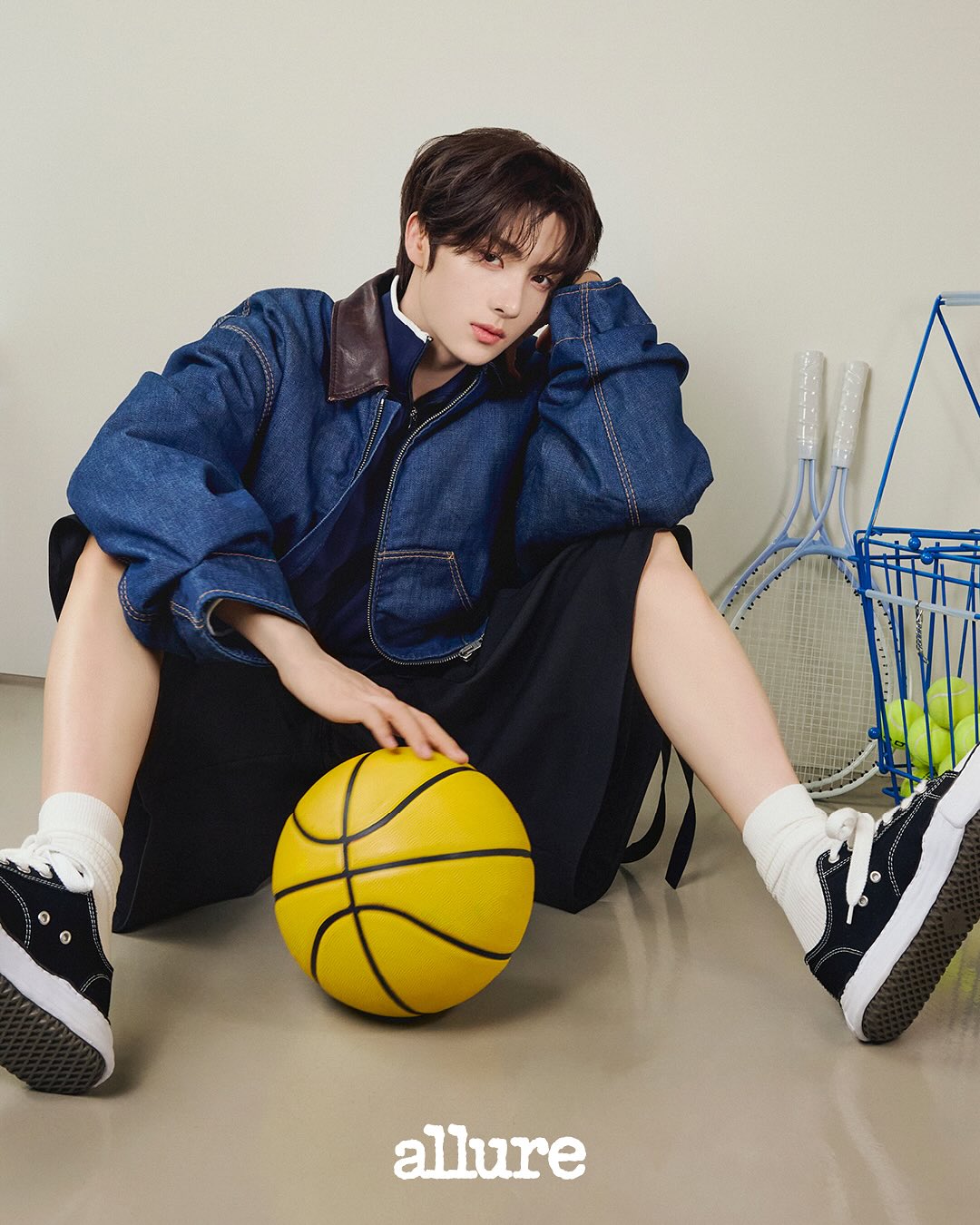 #제작지원 #Allure_DigitalEdition
경쾌하게, 가볍게, 단백하게🏀 TWS의 하루를 채워주는 똑똑한 루틴, 단백하니. 영재처럼 운동 전후 단백하니와 함께한다면 간편하고 빠르게 에너지 충전 가능! 영재가 선택한 단백하니 바는 NEW 피넛버터입니다. 

▫️앞으로 공개될 TWS with 단백하니의 다양한 콘텐츠는 얼루어 디지털 채널을 통해 만날 수 있습니다.

EDITORㅣ하윤진, 주미리
DESIGNER l 임정은
PHOTOㅣ장정우
STYLISTㅣ안소현
HAIRㅣ미래(오드샵)
MAKEUPㅣ이현희
SETㅣ김소정
ASSISTANT l 차민서, 한지윤

@tws_pledis @danback_hani  #단백하니 #TWS_단백하니 #단백질바 #단백질쉐이크#올영추천템