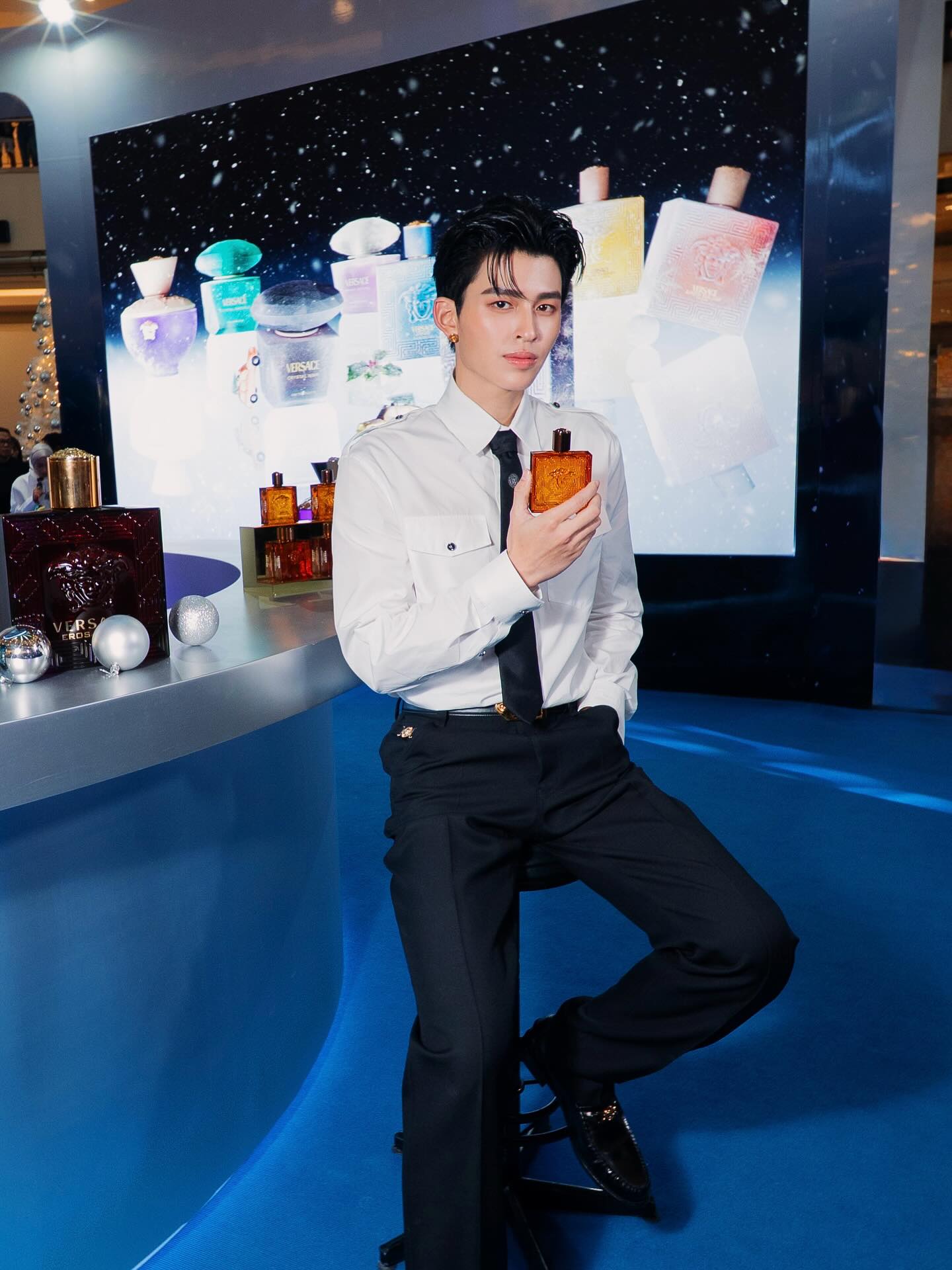 It’s heartfelt — thank you, Kuala Lumpur! It’s always a celebration with my favourite Versace fragrances. The Holiday 2025 Collection is here. 

Versace Fragrances Holiday Pop Up
Suria KLCC, until Nov 16.

#VersaceFragrances
#PondxVersaceFragrancesMY
#IsetanKL