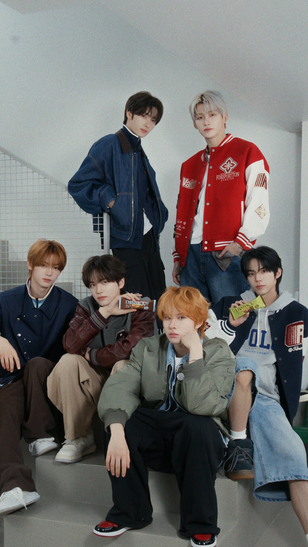 #제작지원 #Allure_DigitalEdition
TWS 청량 에너지의 비결은? 바로 단백하니💫 함께 웃고 뛰고 즐기는 모든 순간, 멤버들의 손엔 늘 단백하니가 함께합니다. 가볍게 흔들어 마시고, 브레이크 타임엔 바 하나로 빠르게 에너지 충전! TWS 청량 텐션을 책임지는 단백하니를 영상으로 만나보세요💙 

EDITORㅣ하윤진, 주미리
VIDEOㅣ홍준형
STYLISTㅣ안소현
HAIRㅣ미래(오드샵)
MAKEUPㅣ이현희
SETㅣ김소정
ASSISTANT l 차민서, 한지윤

@tws_pledis @danback_hani  #단백하니 #TWS_단백하니 #단백질바 #단백질쉐이크#올영추천템