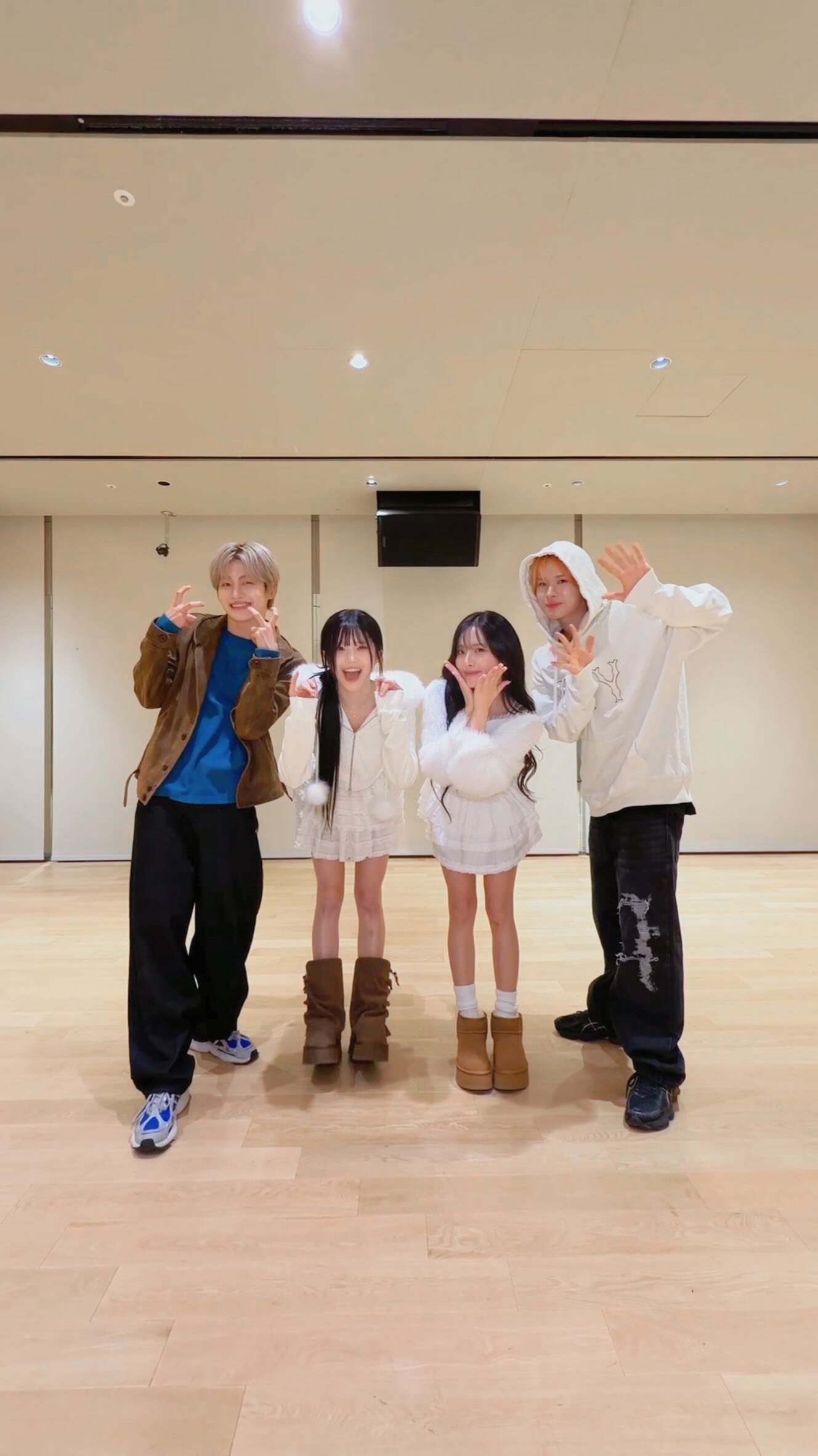 #fromis_9 #송하영 #박지원 님과 함께 심장이 쿵💗 #TWS_OVERDRIVE

#TWS #투어스 #247WithUs
#JIHOON #지훈
#KYUNGMIN #경민
#play_hard #OVERDRIVE
#프로미스나인 #SONGHAYOUNG #PARKJIWON