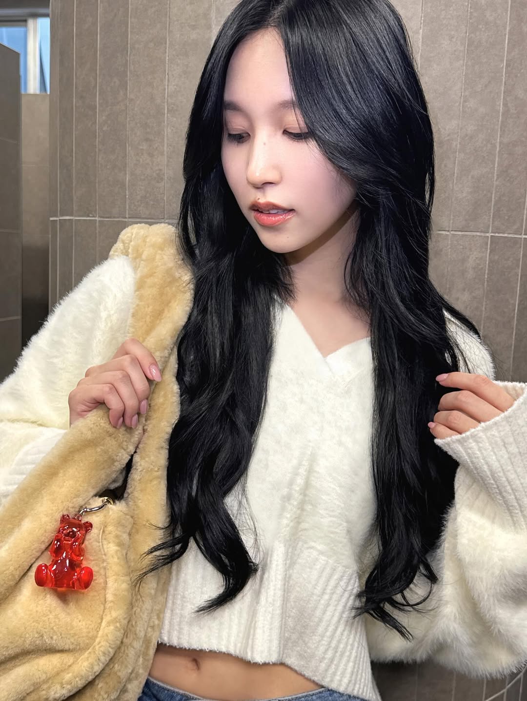 🐻🐻🐻💗

Spotted: Mina and Pitekuma, out and about this holiday season
Add a touch of crystal clear joy to your holiday look with the Pitekuma bag charm or jewellery tray

Only with the SK-II holiday gift set 💖　

今年のSK-IIのコフレの「ぴてくま」、スキンケアしているのポーズなの気づいた？💖バッグのチャームとして使うのもかわいいですよね💗コフレの中に入っているからみんなもぜひおそろいにしてね！
#SKII #ピテラ　#広がるクリアな素肌の贈り物　 #ぴてくま