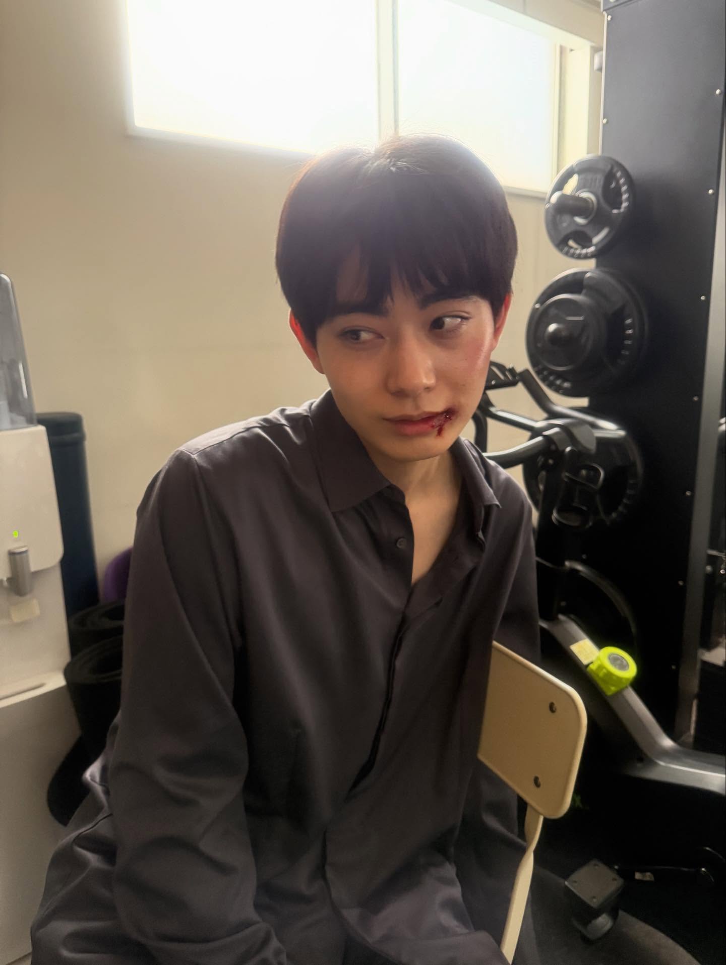 ドラマDEEP「そこから先は地獄」今夜第7話が放送されます！
登場人物の見え方も変わる様な、物語の分岐点になる回です。
いつも傷だらけの涼はヘアメイクさんが丁寧に作ってくれています。
今夜24時24分からです。よろしくお願いします。