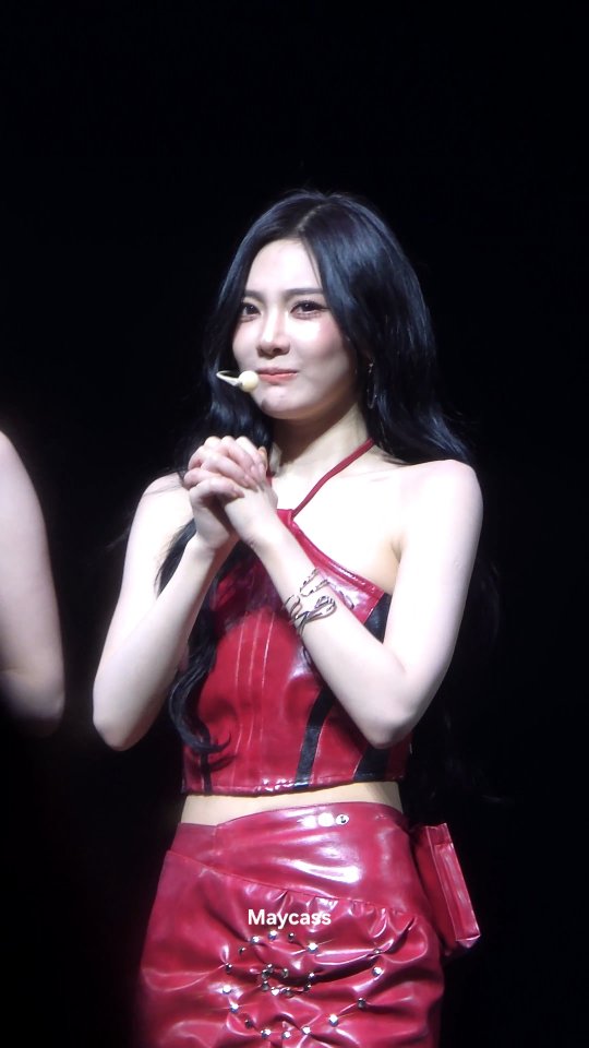 ningning so cute 🥹❤️...

251116 SYNK AEXIS LINE IN BANGKOK DAY2.
©️mayyycass via X

#aespa #에스파 #NINGNING #닝닝