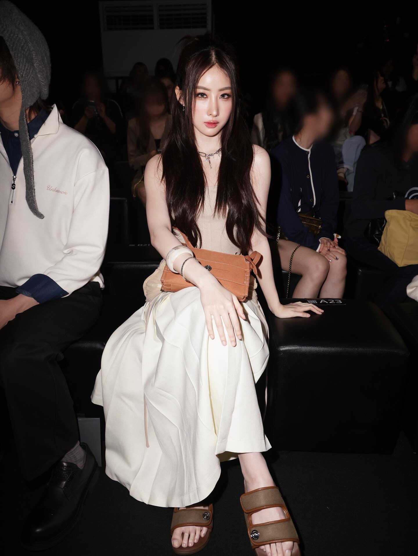 🤍✨

@studiounknown.k @puffshoes.official 

#STUDIOUNKNOWN #EFW2025 #THEKNOWNUNKNOWN #STUDIOUNKNOWNxEFW2025
#Pennymattercollection #Puffshoesofficial #Puffverseclub