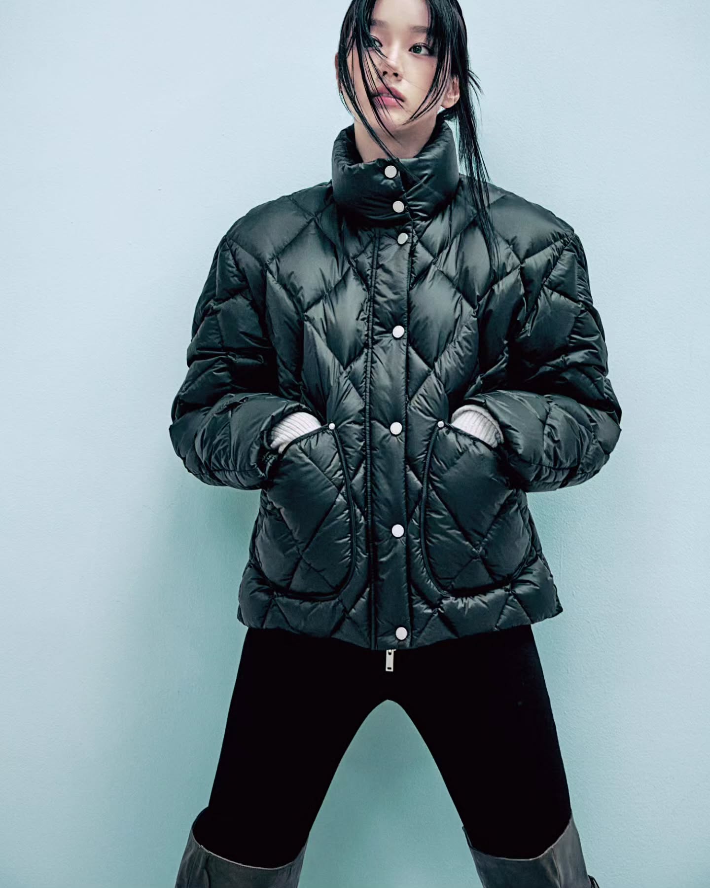 혜리와 캐나다 프리미엄 패션 아우터 브랜드 무스너클(Moose Knuckles)이 함께한 
겨울 시즌 패딩 화보 공개!☃️

#혜리 #hyeri