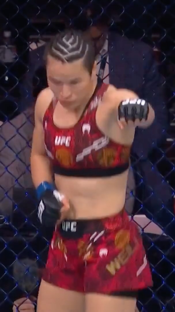 HERE. WE. GO. 👀

@BulletValentina vs @ZhangWeiliMMA is LIVE NOW on @ESPN PPV!!!