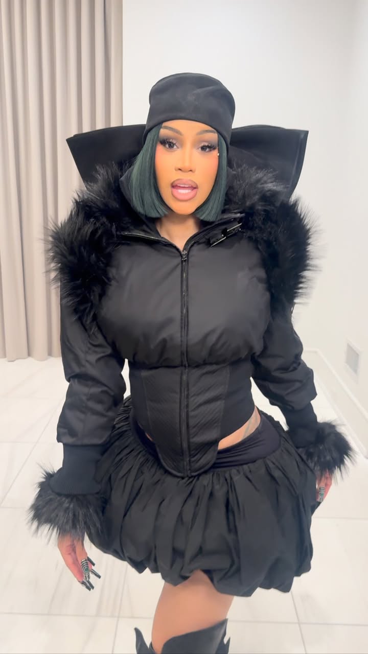 My life has always been a combination of different chapters and different seasons. My last chapter was the beginning of a new season. Starting over is never easy but it’s been so worth it! I brought new music and a new album to the world! A new baby into my world, and one more reason to be the best version of me, one more reason to love me more than anything else or anyone else so I can continue giving my babies the love and life they deserve. This next chapter is Me vs. Me! It’s me against all odds me against everything meant to get in my way. I’ve started prepping for tour getting my body right getting my mind right. There’s nothing thats gonna stop me from giving you guys the performance of a life time! I’ve learned i’ve healed, and im loving the woman i’ve become! Thats what this next era means to me and i’m stepping into it better than ever