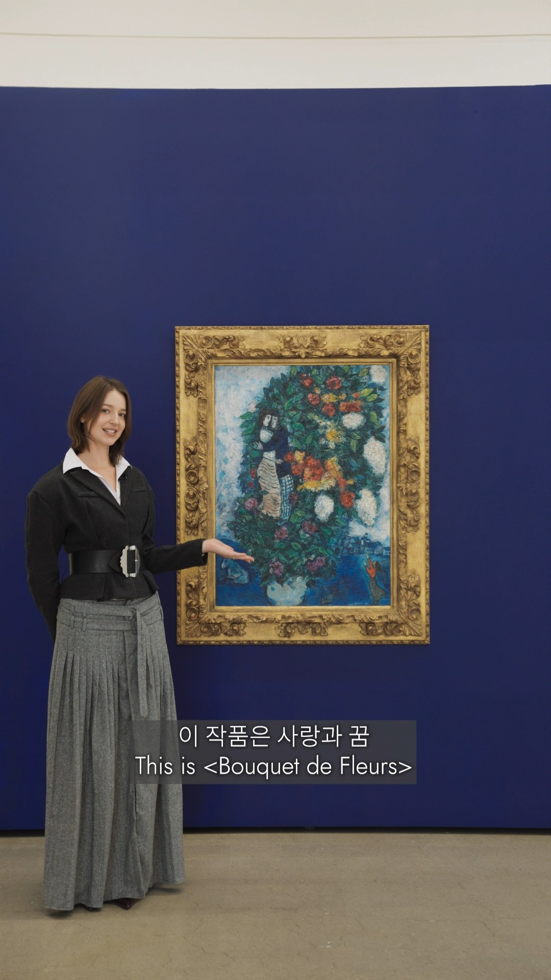 Peeking inside with @angelinadanilova | EVENING SALE: Marc Chagall

Marc Chagall requires little introduction. Even if one cannot recall his full name, the dreamlike, poetic charm of his canvases captivates and enthralls all who view them, securing his place as an artist beloved worldwide.
In Seoul Auction’s first-ever Evening Sale, among the four Chagall works featured in this Evening Sale, the 1937 canvas, “Bouquet de Fleurs”, commands attention with its overwhelming beauty.
Angelina, a native of Chagall's homeland in Russia and a devoted admirer of his oeuvre, recently visited Seoul Auction to view this masterpiece. We invite you to experience her heartfelt insights as she guides us through an appreciation of the work.

샤갈을 모르는 사람은 없을 것입니다. ‘마르크 샤갈’이라는 풀네임을 정확히 모르더라도 몽환적이고 예술적인 화면 속으로 누구나 빠져들게 만드는 그의 작업은 전세계 사람들에게 많은 사랑을 받고 있죠. 이번에 서울옥션에서 처음 진행하는 이브닝세일에서 선보이는 샤갈의 작품 4점 중, 특히 1937년에 제작된 샤갈의 <Bouquet de Fleurs>는 압도적인 아름다움을 자랑합니다.
샤갈의 고향인 러시아에서 자란 안젤리나 역시 그의 작품을 사랑하는 사람으로서 이번 작품을 보러 직접 다녀갔는데요. 그녀가 애정을 담아 설명하는 이번 작품을 함께 감상해 보시기 바랍니다.

📌NOVEMBER LIVE AUCTION:

<EVENING SALE: Eternal Emotion>
-AUCTION: 11/24(Mon) 7PM KST | Gangnam Center & LIVE STREAMING
-PREVIEW: 11/13(Thu)-11/24(Mon) | Gangnam Center, 10am - 7pm

* EVENING SALE 프리뷰 전시는 11/24 (월) 오후 6시까지 관람 가능.

<CONTEMPORARY DAY SALE>
-AUCTION: 11/25(Tue) 4PM KST | Gangnam Center & LIVE STREAMING
-PREVIEW: 11/13(Thu)-11/25(Tue) | Gangnam Center, 10am - 7pm

ⓒ Marc Chagall / ADAGP, Paris - SACK, Seoul, 2025
Courtesy of the artist and Seoul Auction.