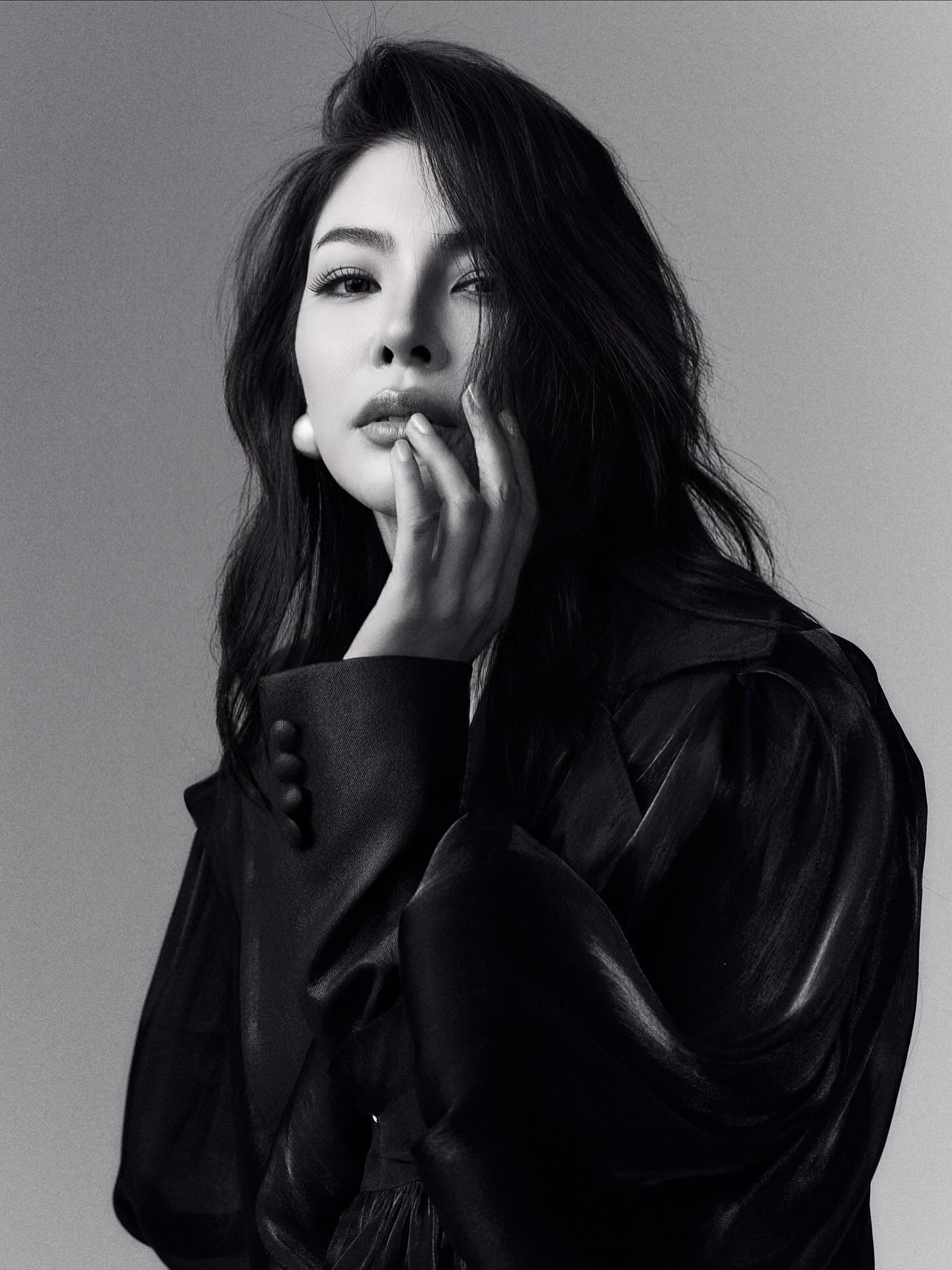 In the air 🖤 #fayeperaya