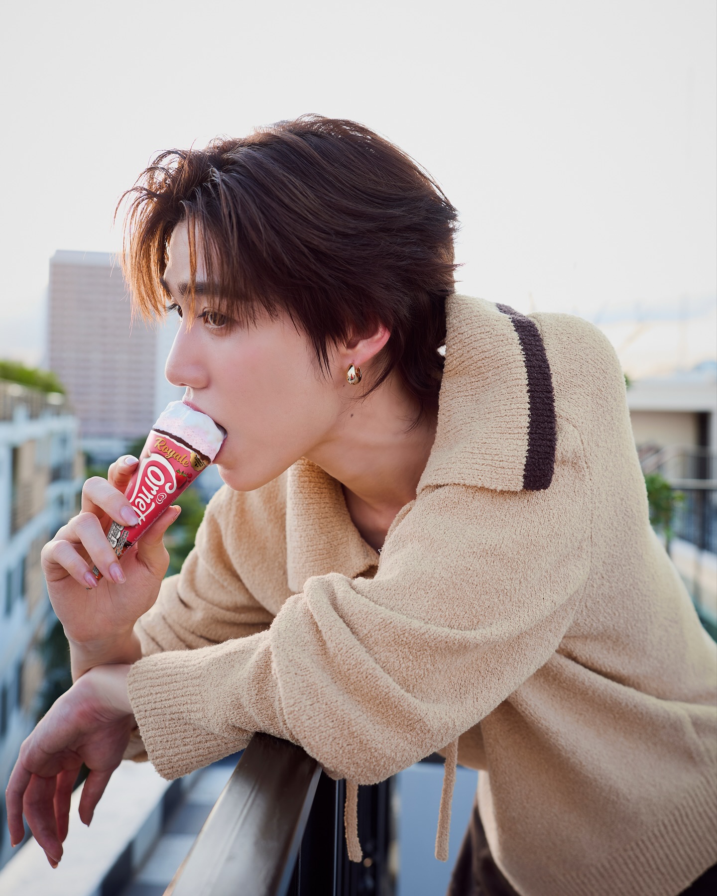 ช่วงเวลาดีๆ ต้องมีอะไรดีๆ มาเติมเต็ม พีเลือก Cornetto Royale! เพราะนอกจากความอร่อยที่ลงตัวแล้ว ยังมีลูกเล่นที่
น่าสนใจ ทั้งไอศครีมเนื้อเนียนนุ่มและซอสฉ่ำๆ ที่ซ่อนอยู่ในโคนกรุบกรอบ มีให้เลือกทั้งรสช็อกโกแลตและสตรอเบอร์รี ใครอยากมีช่วงเวลาดี ๆ แบบพี รีบเลย! Cornetto Royale 2 แท่ง 49 บาทเท่านั้น ตั้งแต่วันที่ 13-19 พ.ย. นี้ ที่ 7-Eleven ทุกสาขา 

#คอร์นเนตโตโคนโปรดของพี #CornettoThailand