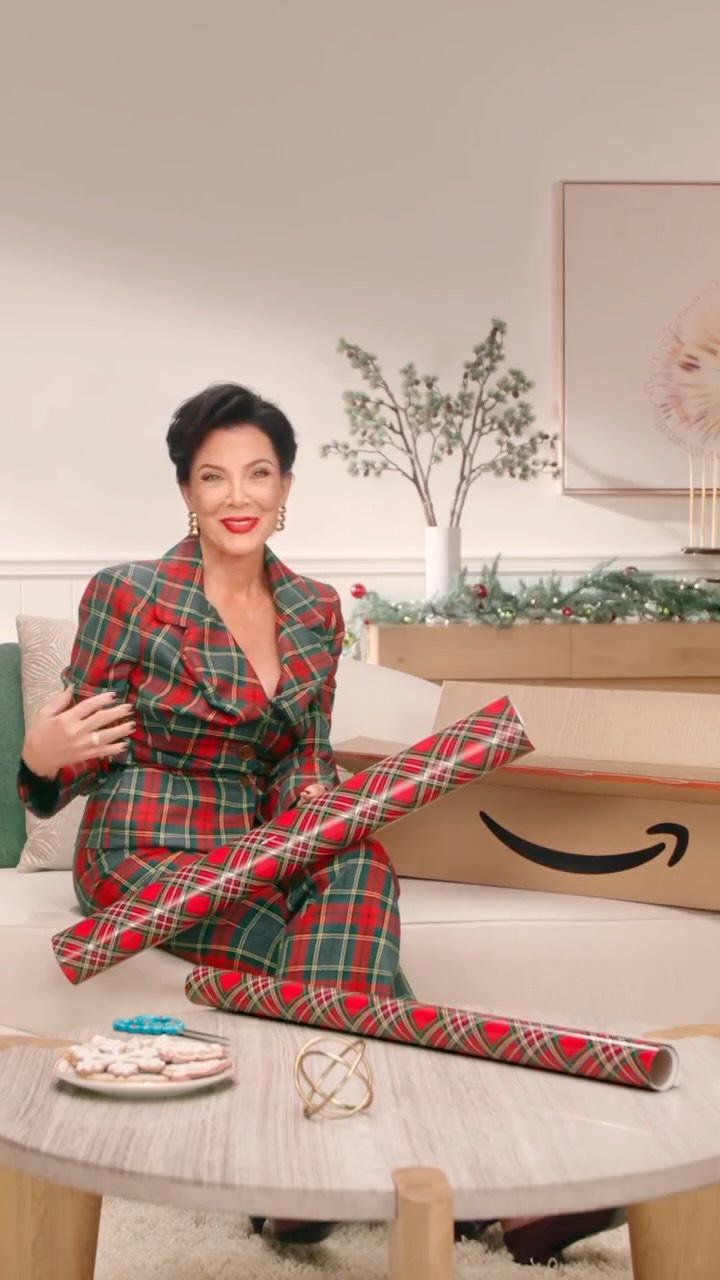 Garland can be a boa too! 🎄🤶 Shop all my holiday decor picks @amazon #ad