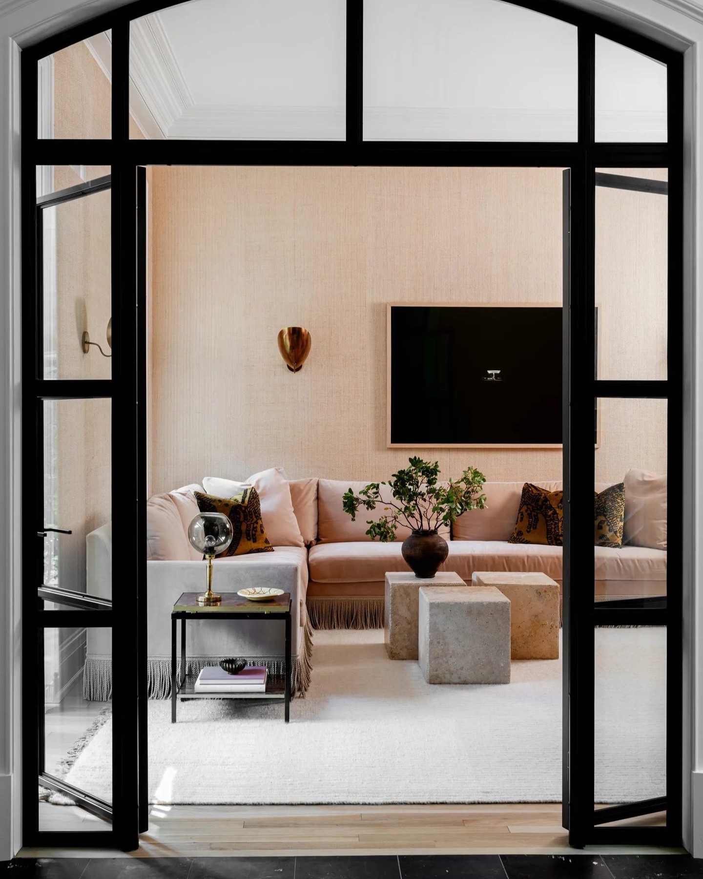 A fresh start in Chicago called for fresh ideas, like swapping a formal dining room for a full wine lounge. In Lincoln Park, designer Lauren Buxbaum Gordon, a partner at @nateberkusassociates, transformed a newly renovated town house through thoughtful refinement, not demolition.

Photography @heathertalbert, @wade____hall; styling by Kimberly Swedelius, Darwin Fitz; design @laurenbuxbaumgordon; words @kellydawsonwrites.