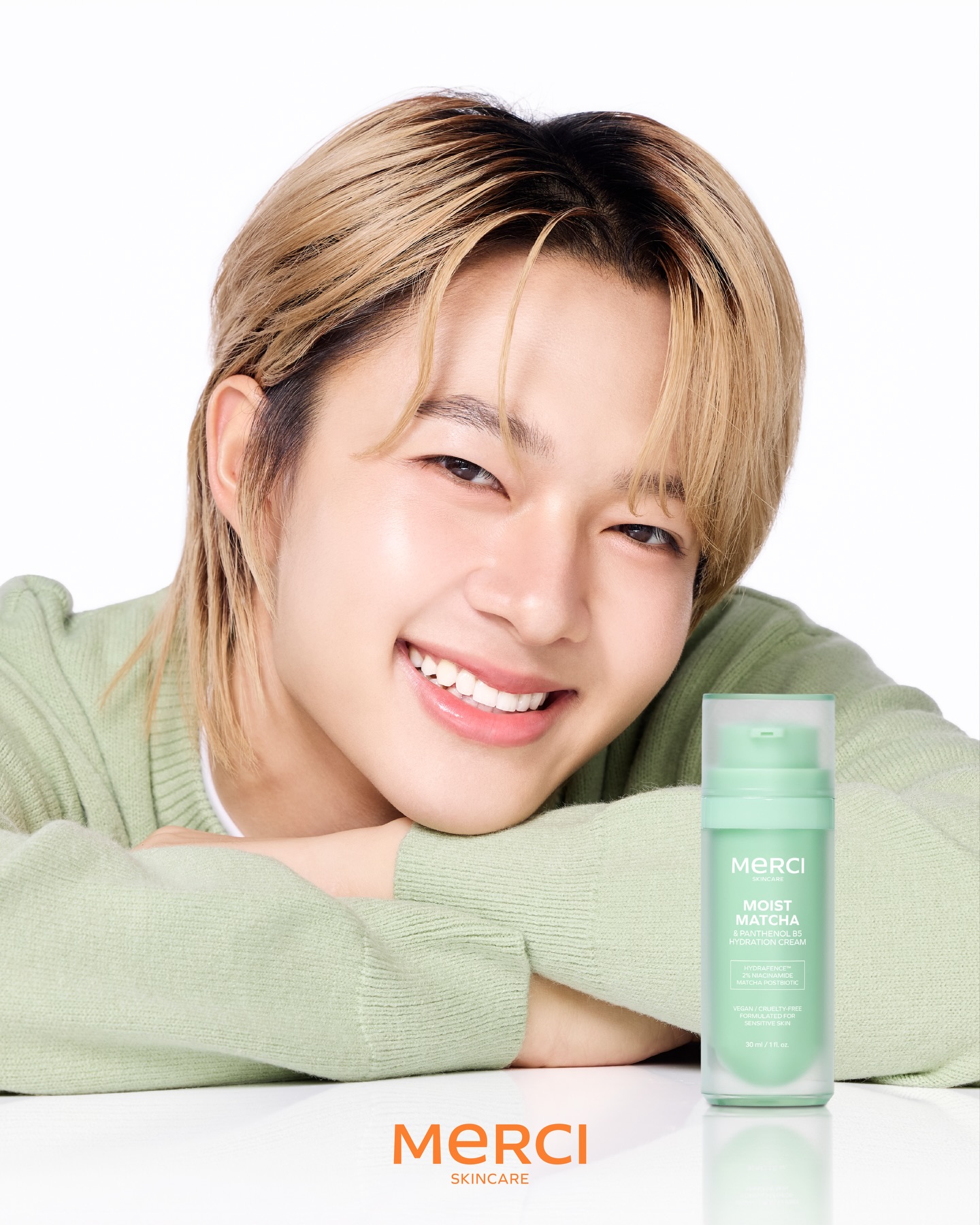 ในที่สุด เมอร์ซี่เค้าชู้สนุนิวแล้ววว เย่~~
ช่วยเย่เป็นเพื่อนผมหน่อยได้มั้ย 🥹
คือพี่ ๆ เค้าบอกว่า อยากให้ผมมาถ่ายทอดความเจนใหม่ให้เมอร์ซี่ สินค้าใหม่ คอนเซปก็ใหม่ เป็นมอยส์มัทฉะแบรนด์แรกในไทยเลยนะ อ่อนโยน เห็นผล พิสูจน์ได้จริงจากห้องแล็ป (Lab Proven & Gentle Formula) ผิวบอบบางแค่ไหนก็ใช้ได้ 
ใครซื้อแล้ว 🙋🏻 ให้ดูหน่อยยย

#MerciXNuNew #MerciMoistMatcha #เมอร์ซี่มอยส์มัทฉะ #MoistMatcha 
#มอยส์มัทฉะ #NuNew #Merci