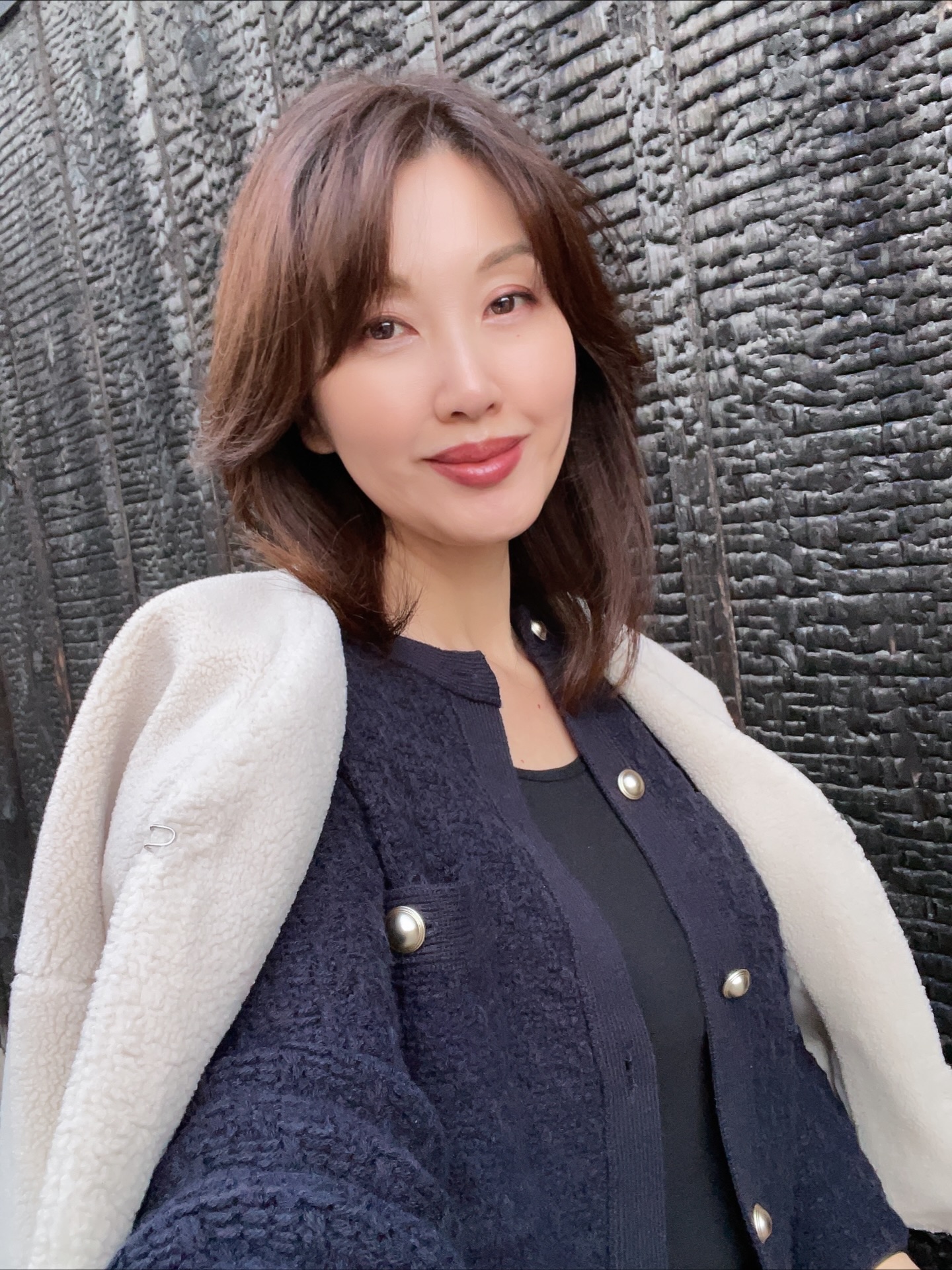 おはようございます🥰

出勤中の方は気をつけて行ってくださいね
お休みの方は充実した一日になりますように

私は昨日は食事会があり夕方から美観地区へ行ってきたよ
少し早めに行って美観地区を楽しんだ☺️

夕方の美観地区も素敵だった💓
クリスマス🎄ツリーが素敵だったよ！

みなさんに早く見せたくて珍しく朝 post

倉敷にもぜひ遊びに来てね❣️

いつもいいね、コメント📝ありがとう😘
全部読んでいます💝

朝からプラダ🐈‍⬛ミント🐈も元気いっぱい✨
仲良しさんです♪
すぐにプラダはミントをグルーミング
私も寄ってて撫で撫で
きっとミント🌱は大変😅

#倉敷 #美観地区 #あちてらす #猫 #愛猫 #猫との暮らし #猫カップル #リアルコーデ #アラフィフ #日常 #毎日コーデ