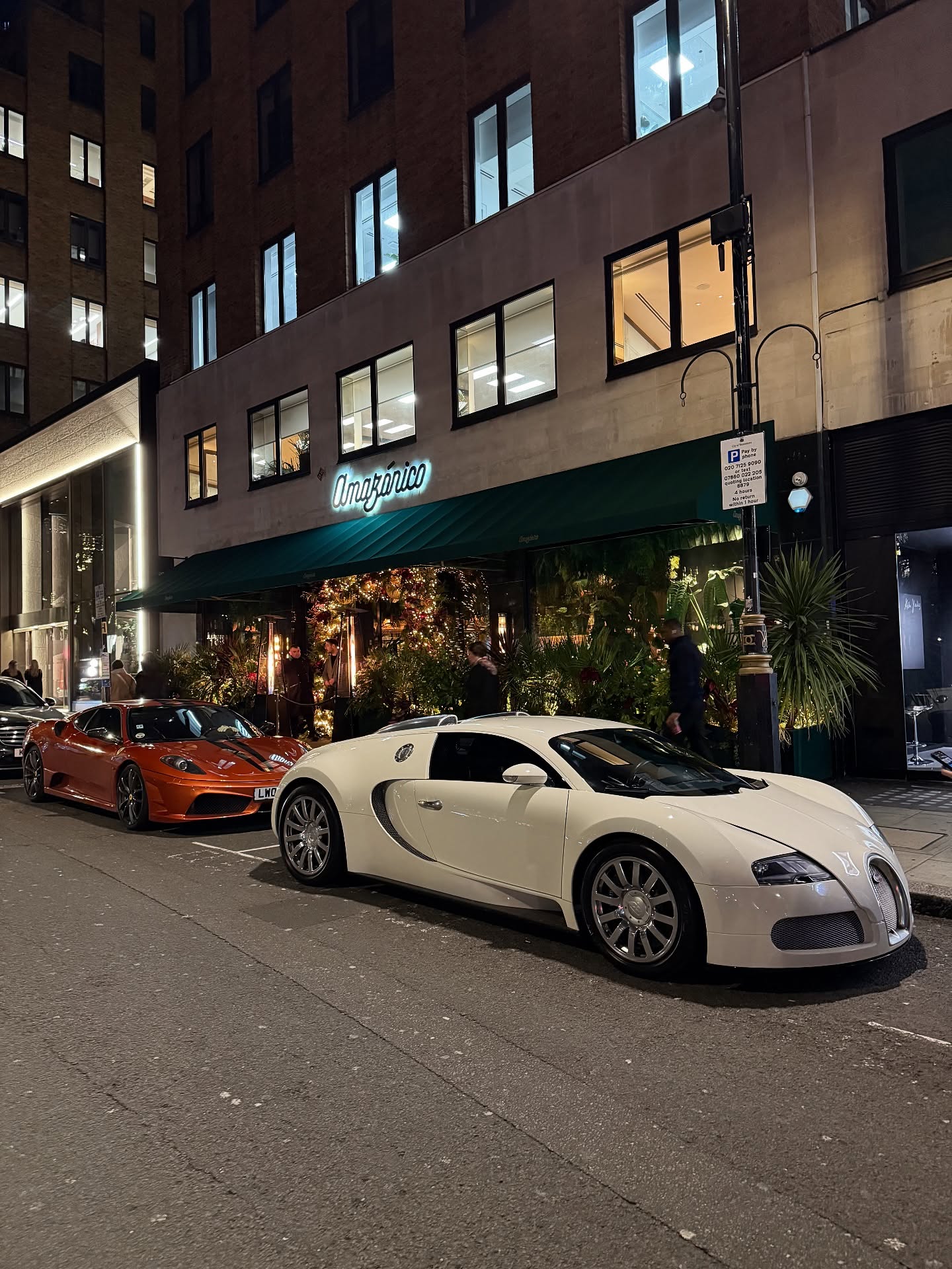 Busy night of cars in London with this stunning Veyron 16.4 and the only 430 Scuderia finished in ‘Arancio Ferrari’ 🍊 this era of car just rocks 

#Bugatti #Veyron #Ferrari #430Scuderia #Scuderia #MercedesBenz #SLSAMG #Supercars #London
