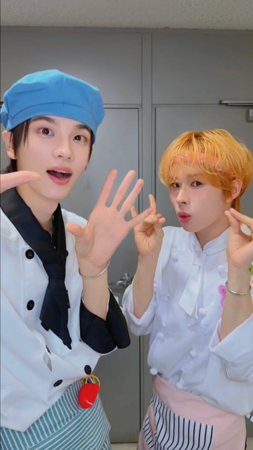 뻐꾹 \(･θ･)(･θ･)/

#SHINYU #KYUNGMIN
#TWS #투어스 #247WithUs