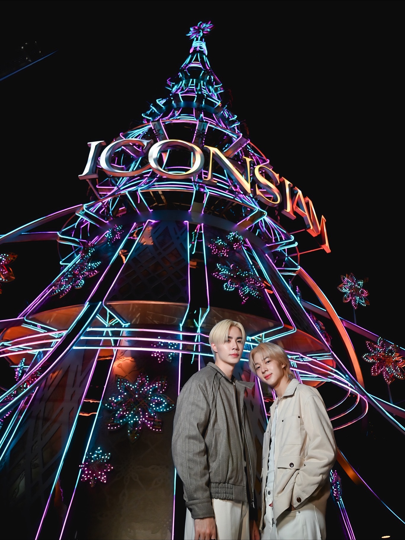 ถ่ายรูปสวยๆ กันแล้วอย่าลืมไปเล่น Polaroid Giveaways ที่ @iconsiam กันนะ​

ZNN BKK ILLU AT ICONSIAM​

#ICONSIAM ​#ZNNPolaroidICONSIAM
#ICONSIAMBangkokIllumination2025 ​
#ZeeNuNewxICONSIAM​
#ICONSIAMCrafttheLight ​
#ICONSIAMJoyconicDestination