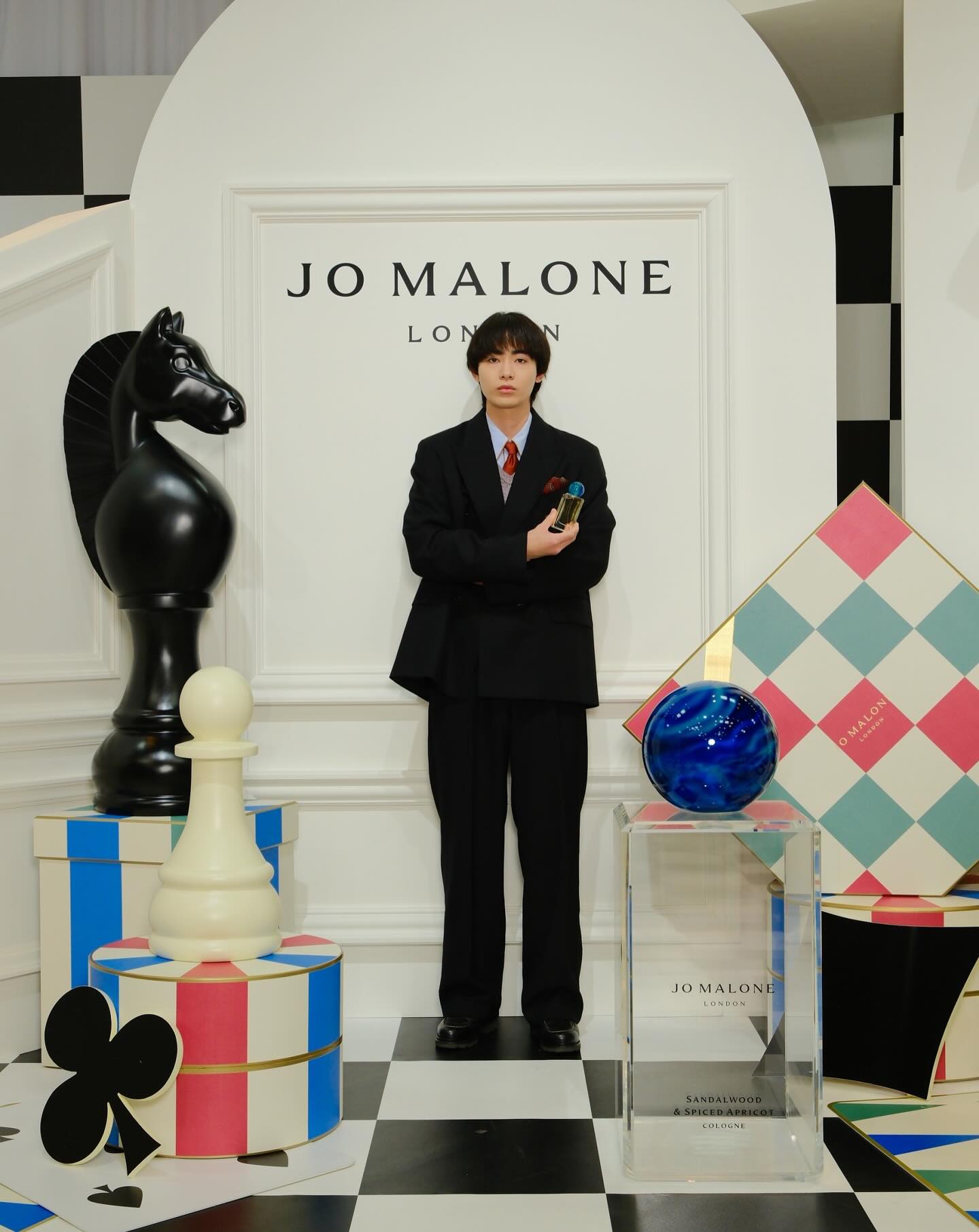 ジョー マローン ロンドン ”Fun and Games" ポップ アップ イベントへひと足先にお邪魔させて頂きました。
迷路の様な入口に、チェス盤の様な会場でとても遊び心溢れるイベントでした。
柔らかで瑞々しさ溢れる香りを是非体感してみて下さい。

12/13(土)～12/25(木)の期間で表参道ヒルズ本館 B3F スペース オーで開催されています！

@jomalonelondon
#JoMaloneLondonJapan 
#ジョーマローンロンドン
#JMLクリスマスゲーム
#クリスマス
#PR

◆ストーリーズ投稿

フィード投稿の引用をして
下記のハッシュタグ、公式アカウント(@jomalonelondon)のメンション
URLを添付してください
＝＝＝＝＝
#JoMaloneLondonJapan
#ジョーマローンロンドン
#JMLクリスマスゲーム
#PR

@jomalonelondon