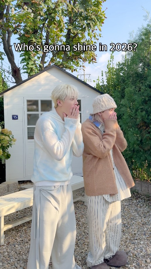 Who’s gonna✨ shine✨ in 2026?

#TREASURE #트레저 #2026 #SEASONS_GREETINGS #시즌그리팅 #offstage #soft_days #CHOIHYUNSUK #최현석 #SOJUNGHWAN #소정환