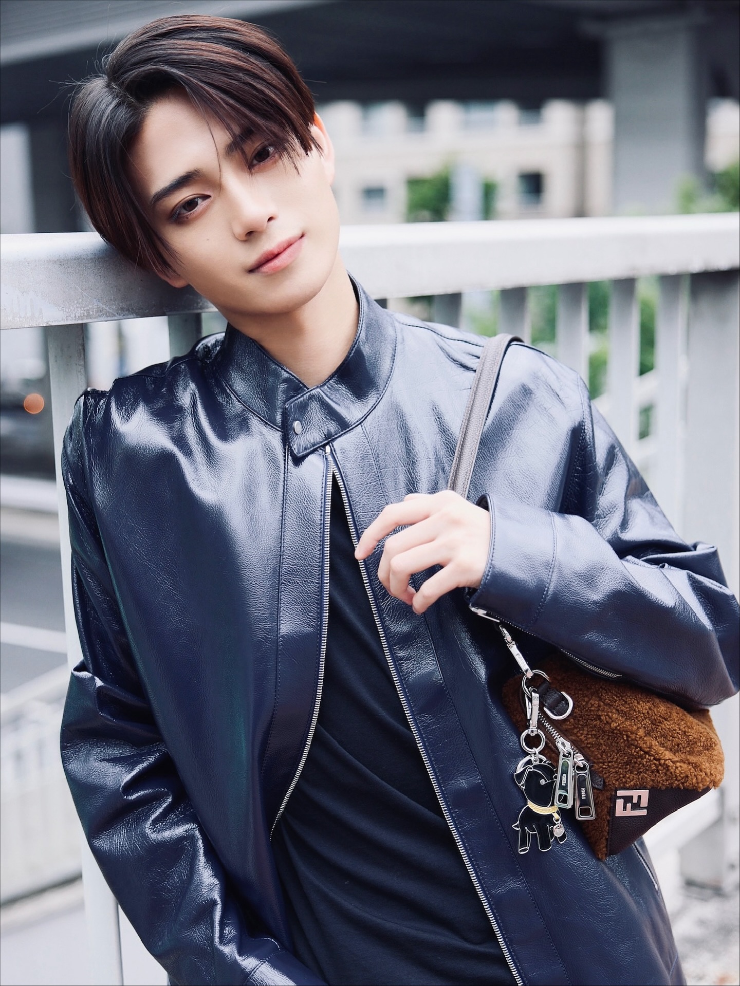 ［FENDI Spring/Summer 2026 PreCollection］

Inspired by Sylvia Fendi's dog ITO, the dog charm is so cute!
My favorite! Everyone, try on your favorite charm!

シルヴィア・フェンディの愛犬ITOにインスピレーションを得た、犬のチャームがとっても可愛い！
僕のお気に入り！皆も好みのチャームをつけてみてね！

@fendi

#FendiPreSS26
#fendi
#SponsoredbyFendi