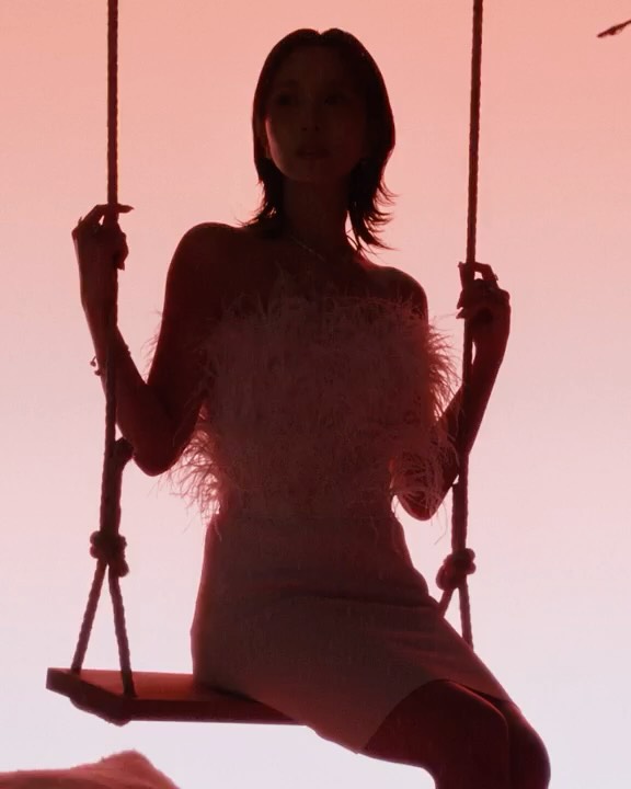 ブシュロンのジャパンアンバサダーとして、今年のホリデー グローバルキャンペーン「WINTER WONDERLAND」に登場しています！華やかな季節、自然の景色は幻想的な舞台へと姿を変え、探求心からワンダーランドに迷い込んだ私たちアンバサダーは美しいジュエリーの輝きに魅了されます✨私は、キャトルとセルパンボエムを纏い、きらめきに満ちた世界を自由に旅しています。ブシュロンのオフィシャルサイトやSNSをぜひチェックしてみてください♥

@boucheron
#Boucheron
#pr
#Japan
#BoucheronHoliday
#WinterWonderland