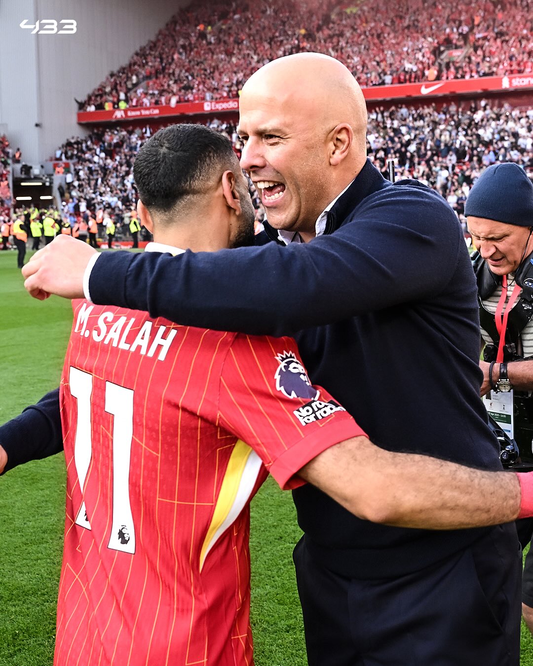 🚨 𝐁𝐑𝐄𝐀𝐊𝐈𝐍𝐆: 𝐌𝐎 𝐒𝐀𝐋𝐀𝐇 = 𝐁𝐀𝐂𝐊 🤝

Mohamed Salah will return to the Liverpool matchday squad tomorrow after peace talks with Arne Slot today, per multiple reports 🗞️