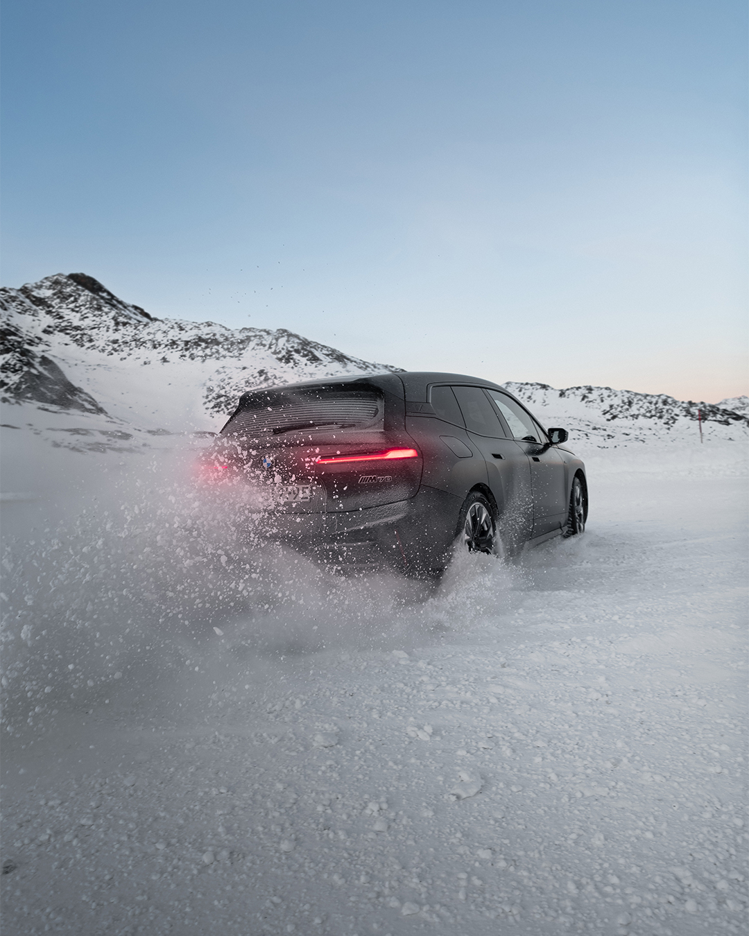 Drifting isn't seasonal, we'll slide whatever the weather ❄️

#BMW #BMWM #MElectrified 

Paint finish shown: BMW Individual Frozen Deep Grey metallic.

BMW iX M70 xDrive. Mandatory information according to German law 'Pkw-EnVKV' based on WLTP: energy consumption combined: 21.5 kWh/100 km; CO₂ emissions combined: 0 g/km; CO₂ class: A; electric range: 522 km.
