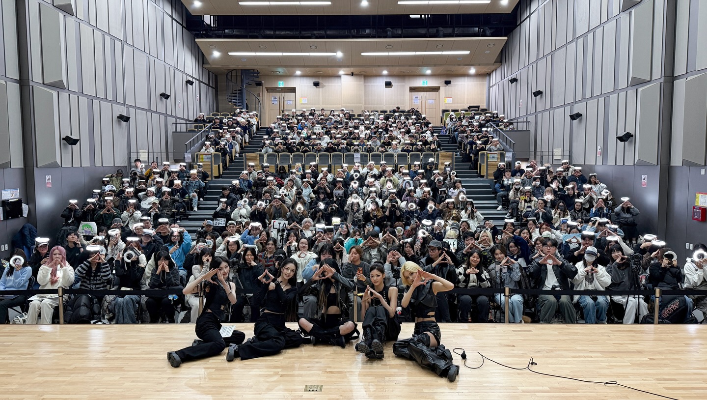 [ #음악중심 ]

𝗜𝗧𝗭𝗬 𝘅 𝗠𝗜𝗗𝗭𝗬 서로를 비춰 ♬
함께 있을 때 더 빛나는 우리 ⛧*̩̩͙⸝⋆

𝗜𝗧𝗭𝗬 𝘅 𝗠𝗜𝗗𝗭𝗬 light up each other ♬
Shining brighter when we‘re together ⛧*̩̩͙⸝⋆

#ITZY #MIDZY 
#ITZY_TUNNELVISION
#ITZY_TNVS