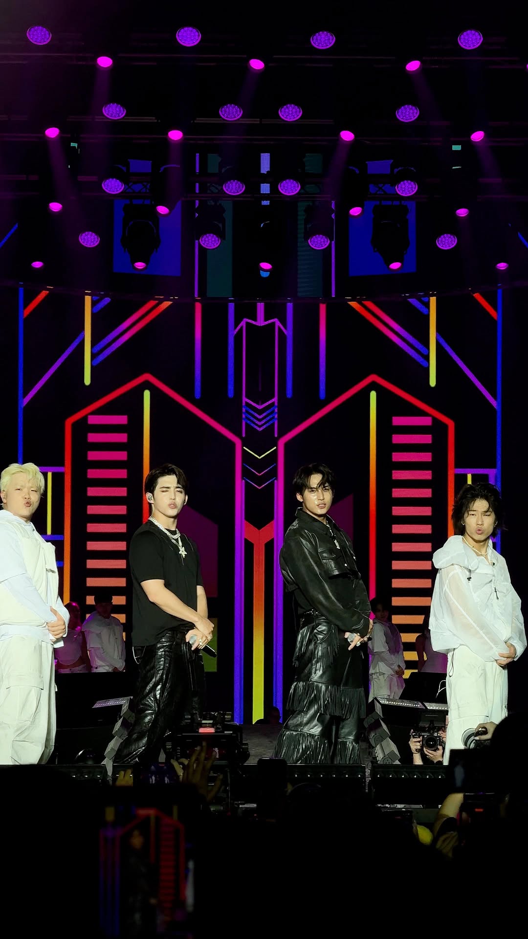 AbuDhabi, You make me heat up 💕

#CxM #에스쿱스X민규
#DreamConcertAbuDhabi