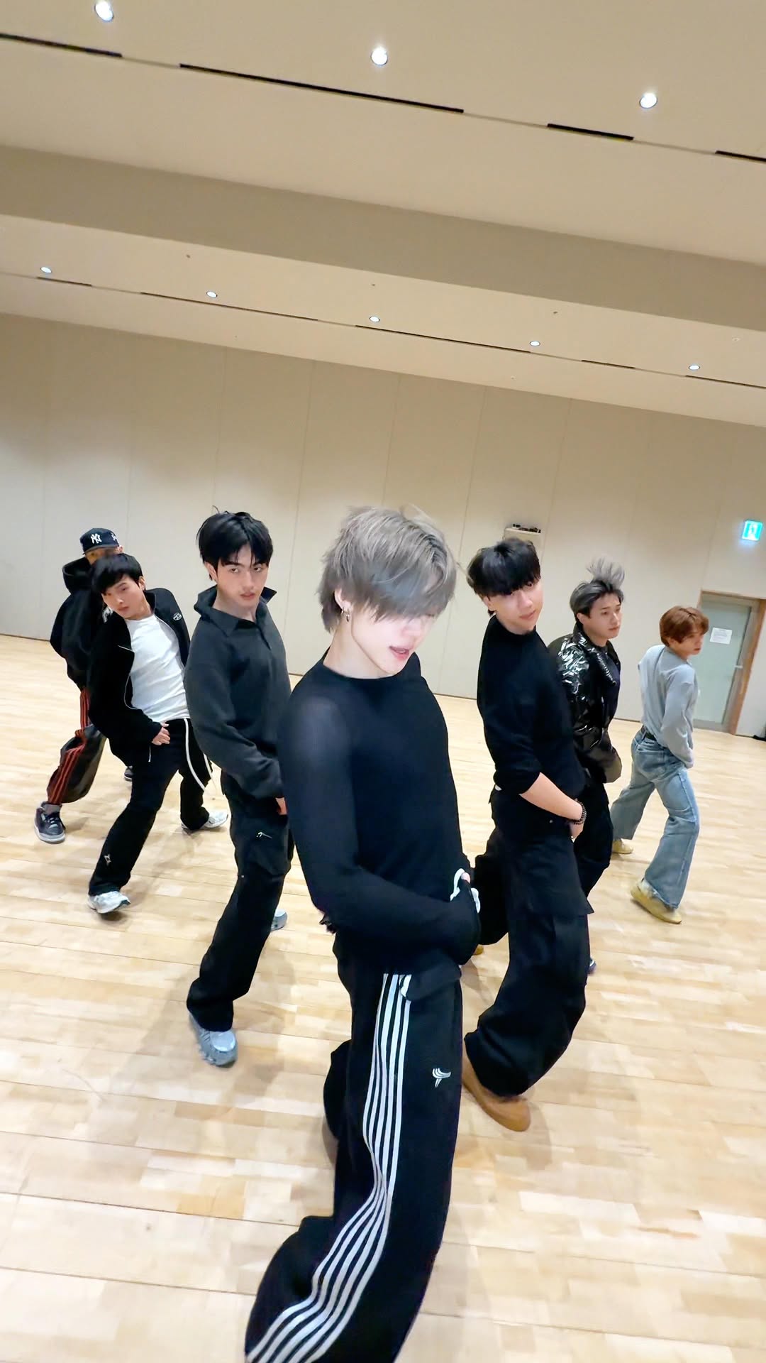 going full power like 🚀

#TalktoYou_Challenge
#연준 #YEONJUN
#NOLABELS_PART01 #TalktoYou
#투모로우바이투게더 #TOMORROW_X_TOGETHER #TXT