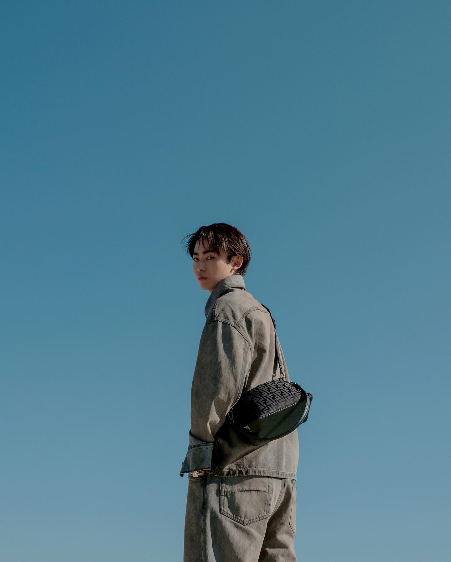 @fendi Spring/Summer 2026 PreCollection
ソフトな質感が魅力的な「フェンディ ルイ」を持って撮影しました！
澄んだ青空の中のびのびと撮影して頂きました。
大事な場面にもデイリーにも‪☺︎‬

#FendiPreSS26
#fendi
#SponsoredbyFendi
@fendi