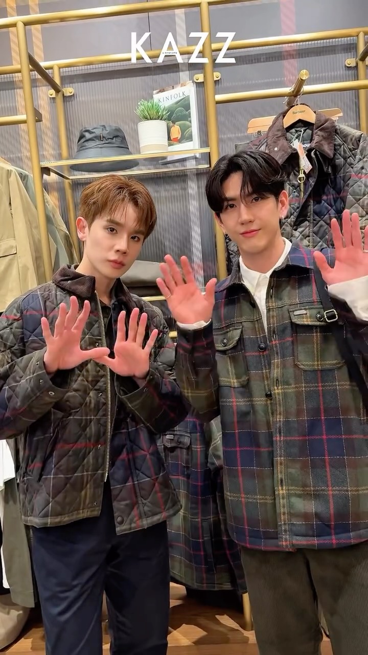 รวมความหล่อสไตล์วินเทจ! 

พูดคุยกับ “จิมมี่ - ซี” , “มิว ศุภศิษฏ์” และ “กร - อองรี - วิคเตอร์ PROXIE”ในงาน ’Barbour‘ เปิดตัวสโตร์แห่งแรกในประเทศไทย ณ ชั้น 2 Central Embassy 🤍

#jimmyyjp #sea_tawinan 
#MewSuppasit #PROXIEth 
#Barbour  #BarbourTH 
#BarbourWayOfLife