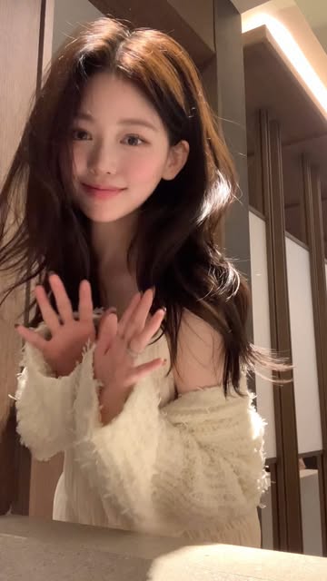 산타가 왔어요~🎅🏻🎄
메디로 첫 마켓을 맡게되어 영광입니다
다양한 이벤트 많이 준비해왔으니 
이번 진행 놓치지 마시고 꼭 선물 얻어가세요♥️

댓글에 아무거나 달아주시면
에스티르신사 숙박권 1팀, 메디로 롤러 마사지기 3분
추첨해서 보내드릴게요. 해피 연말입니다 여러분🥰