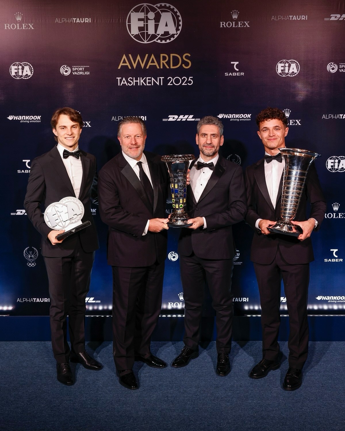 This team won it all 🏆

A mega evening together collecting our Constructors’ and Drivers’ trophies 🧡

#McLaren