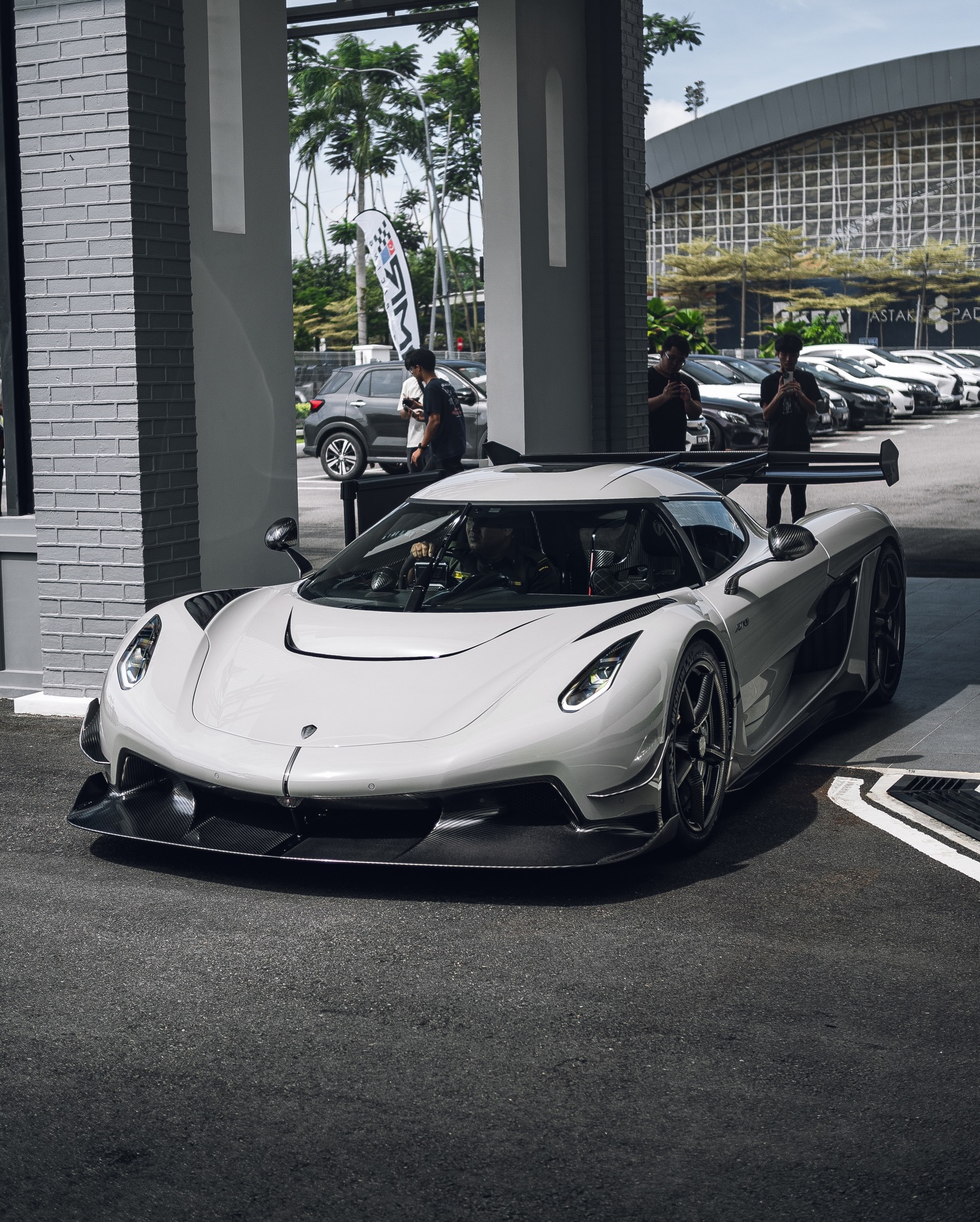 The Jesko Attack — a clean specification, a bold statement.

#Koenigsegg #Jesko

Images by @jetwithcars