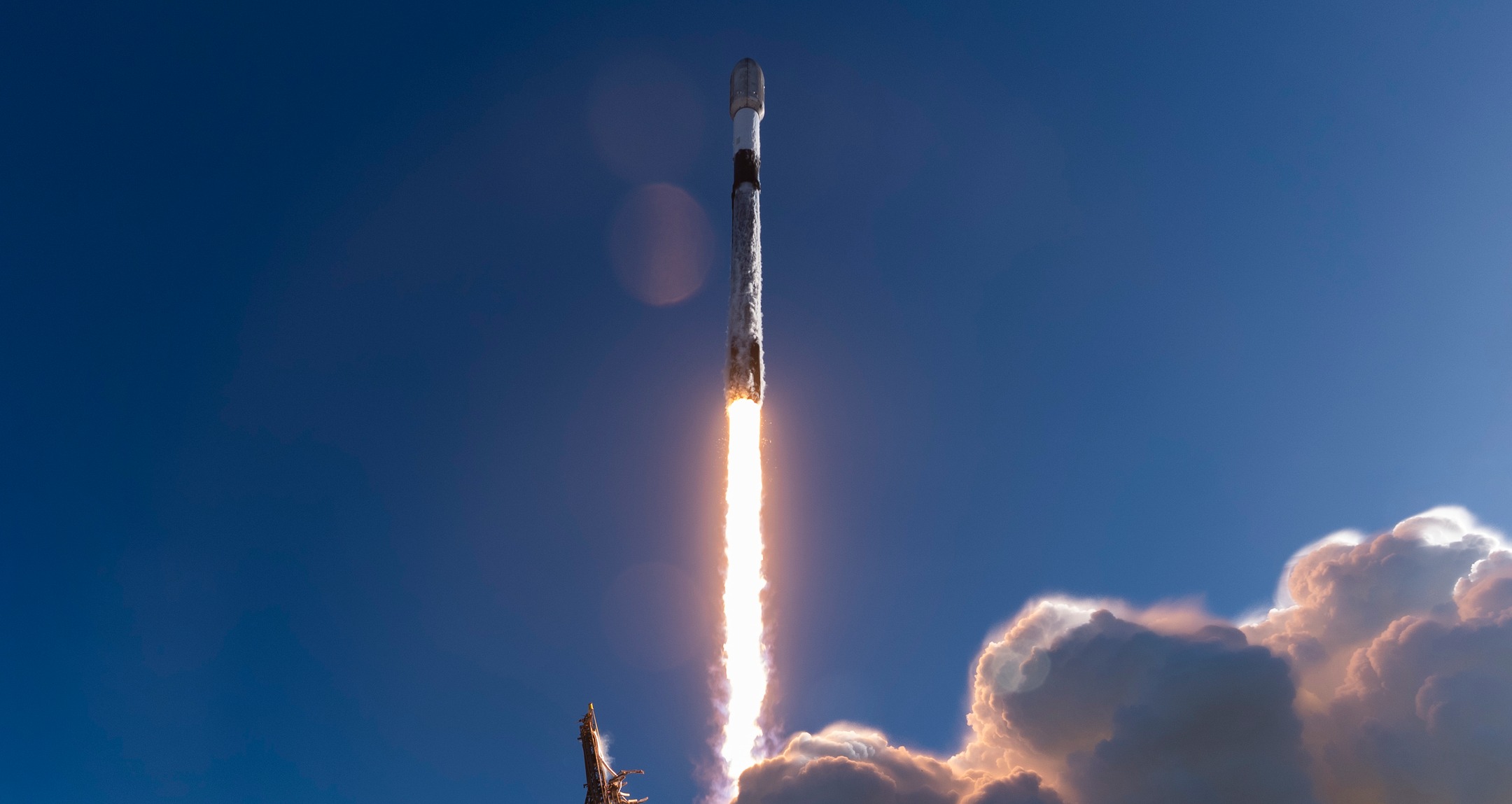 Falcon 9 launches 28 Starlink satellites from California