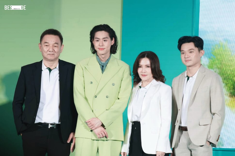 เปิดตัวพรีเซนเตอร์คนล่าสุดของถุงขยะแชมเปี้ยน ‘บิวกิ้น’ คนเก่งของพวกเรา กับบรรยากาศอบอุ่นในงาน ”ถุงขยะแชมเปี้ยน x Billkin You are My Sunshine“ กันไปแล้ว 🧡✨

ขอบคุณ @championbagsofficial สำหรับงานในวันนี้ และขอบคุณกำลังใจจากทุกๆคนทั้งหน้างาน และทีมออนไลน์เลยนะคะ ขอฝากทุกคนมาเป็น ชาวหอมหนาหูแน่นดี หอมดีเหนียวน่าดูกันนะ! 

#OurChampionBillkin 
#ChampionBagsxBillkin
#Bbillkin #บิวกิ้น 
#Besidebillkin