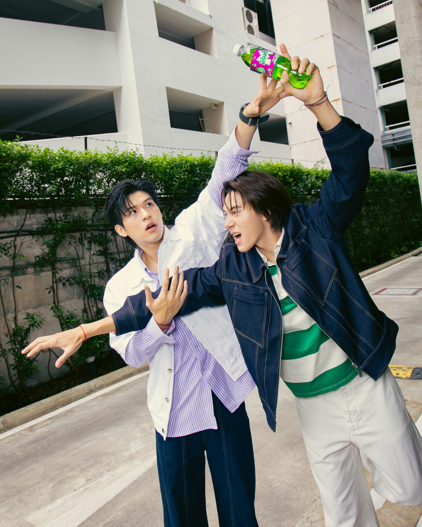 อร่อยจนยอมไม่ได้!! ขวดนี้ไม่ให้ใครหรอกนะ หึหึ 😏 
ก็ของมันอร่อย เปรี้ยวหวานซ่าเกิ๊นนน 🤩
กีวีบวกกับแอปเปิ้ล มันลงตัวมาก 🥝🍏
รีบไปลองกันได้ที่ 7-11 นะครับ

#MirindaxSkyNani
#มิรินด้ากีวีแอปซ่า
#อร่อยยอมกันไม่ได้