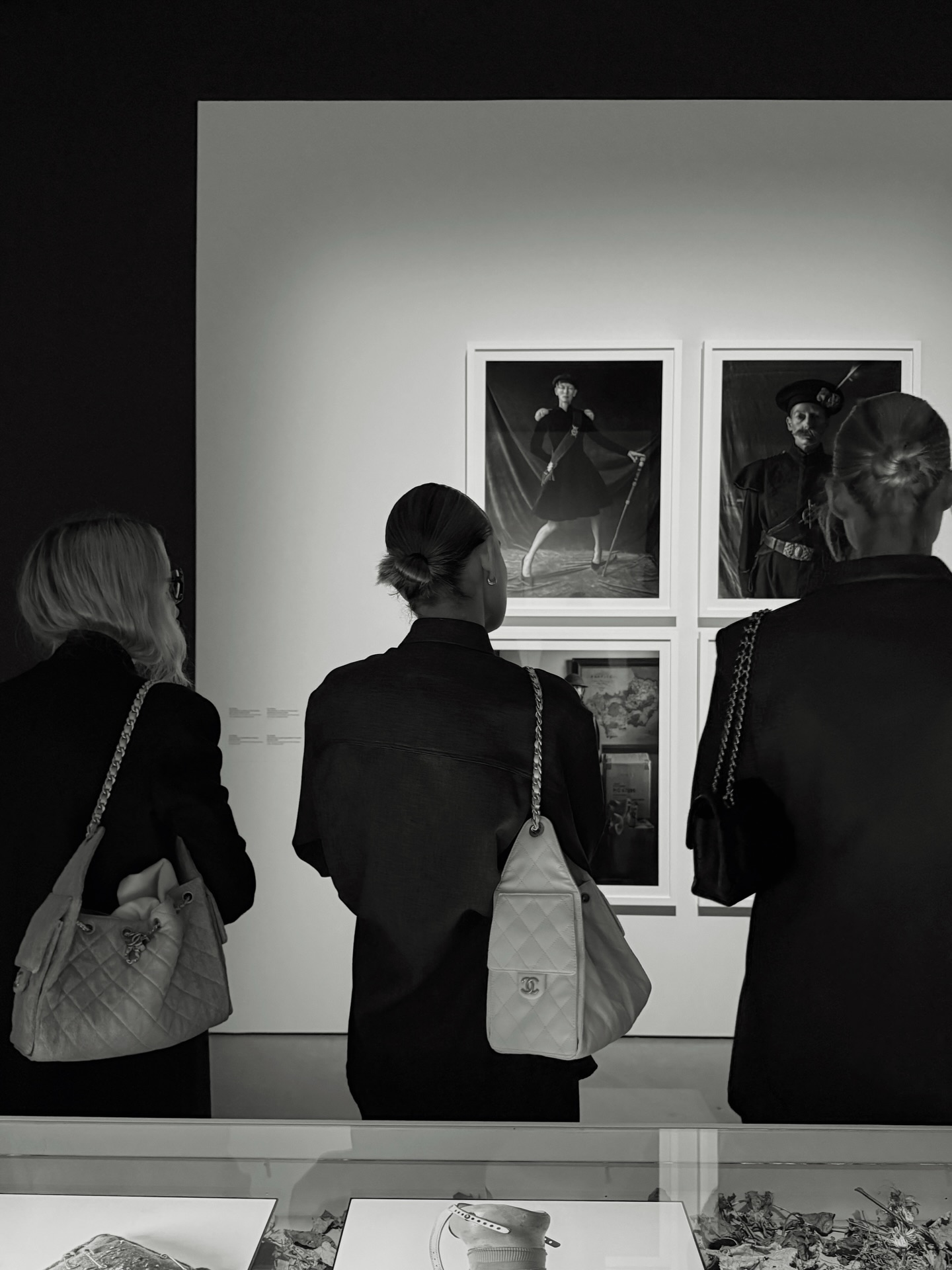 this Thursday I got to spent an afternoon with @chanelofficial to watch Ongoing, the @swinton.tilda exhibition in @eye_film followed by a delicious lunch @copainamsterdam ps Tilda left us a little note 📝 #Chanel