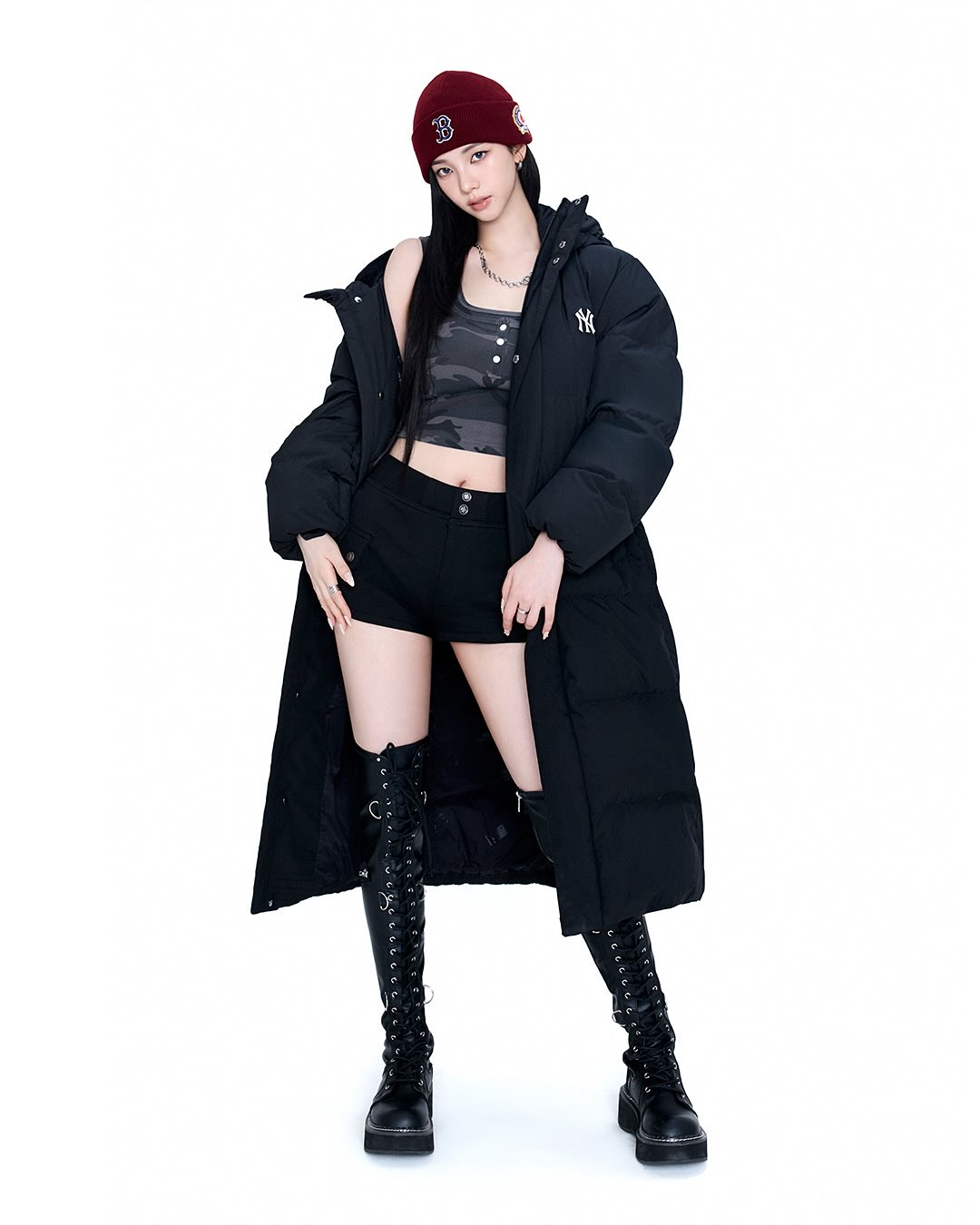 KARINA, Curve the Winter.
 
겨울에도 드러나는 카리나만의 커브, MLB 커브패딩스타일.
크롭패딩부터 롱패딩까지,
카리나가 선택한 MLB WINTER STYLE을 함께 만나보세요.