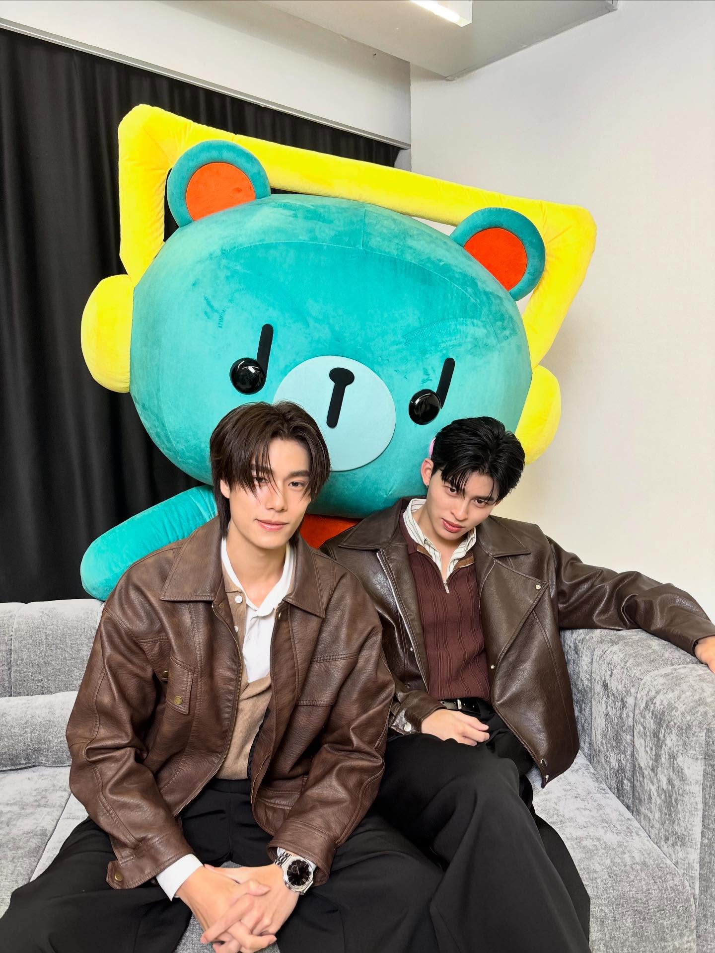 [LIVE] มาแล้วน้าาาา ตามมาพูดคุยกับ “ปอนด์, ภูวิน” ก่อนดู #MeAndTheeSeriesEP3 ไปด้วยกันคืนนี้! ✨

📍 LIVE NOW at instagram : GMMTV
🔗 https://www.instagram.com/gmmtv/live/17865786531505988

“มีสติหน่อยคุณธีร์ Me and Thee” 🤟
ทุกวันเสาร์ เวลา 20:30 น. ทางช่อง GMM25
และดูออนไลน์ เวลา 21:30 น. บนแอป iQIYI
และเว็บ iQ.com ที่เดียวเท่านั้น
#MeAndTheeSeries 
#GMMTV