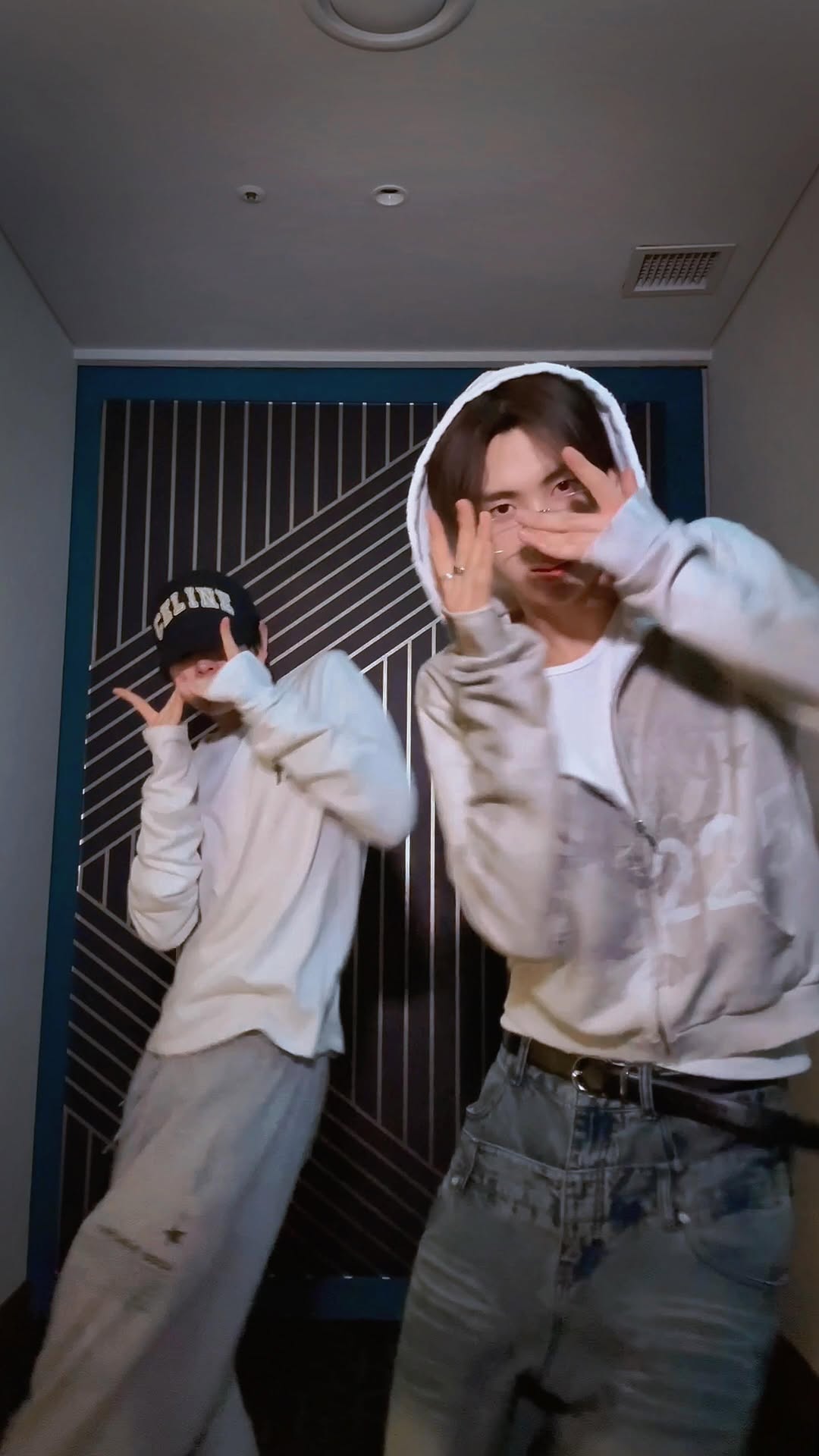 탱글즈 왔다고 다 소문내🤟

#KYUNGMIN #YOUNGJAE
#TWS #투어스 #247WithUs