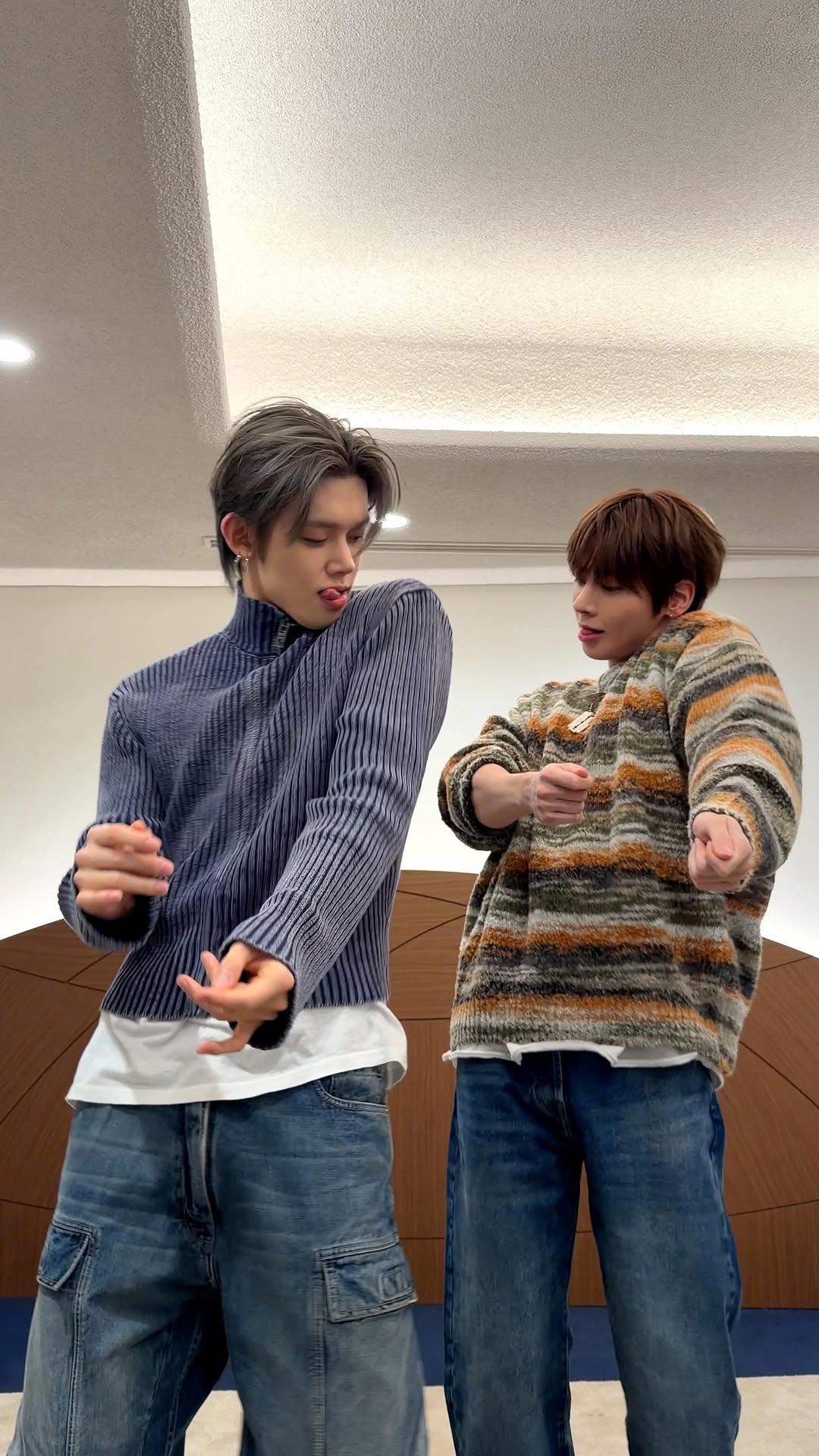 come here rn‼️

#투모로우바이투게더 #TOMORROW_X_TOGETHER #TXT
#YEONJUN #TAEHYUN