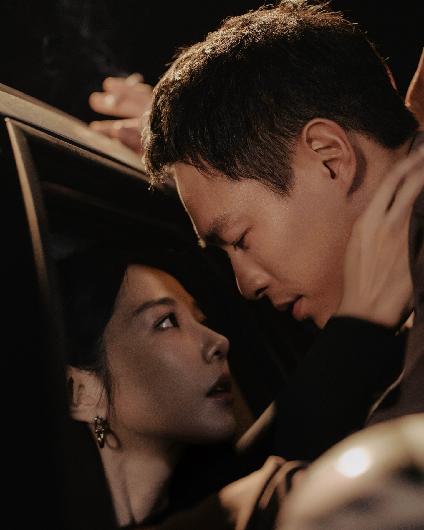 激情的愛真的最真實嗎？
#人浮於愛 現正熱播
#邵雨薇 #宋芸樺 #簡嫚書 #楊祐寧 #范少勳