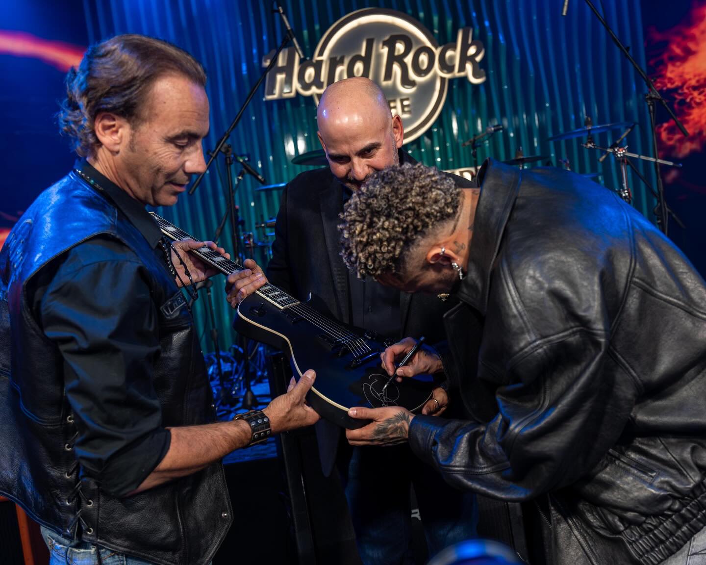 ROCK N ROLL 🤟🏾 @hrc.praiagrande