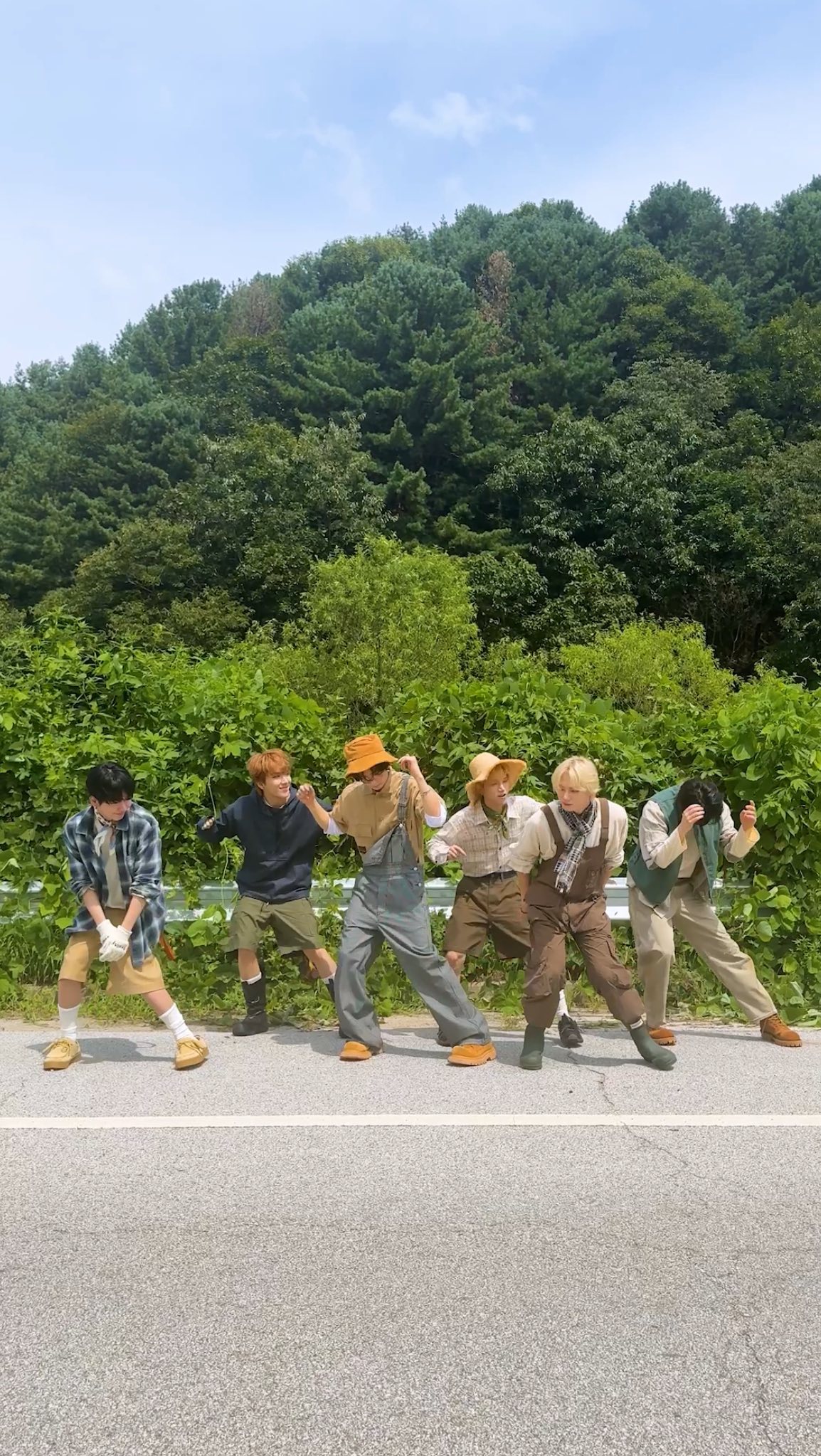 분명 여름이었는데🍃

#BOYNEXTDOOR #보이넥스트도어 #BND
#BND_2026시즌그리팅 #SALAD_DAYS