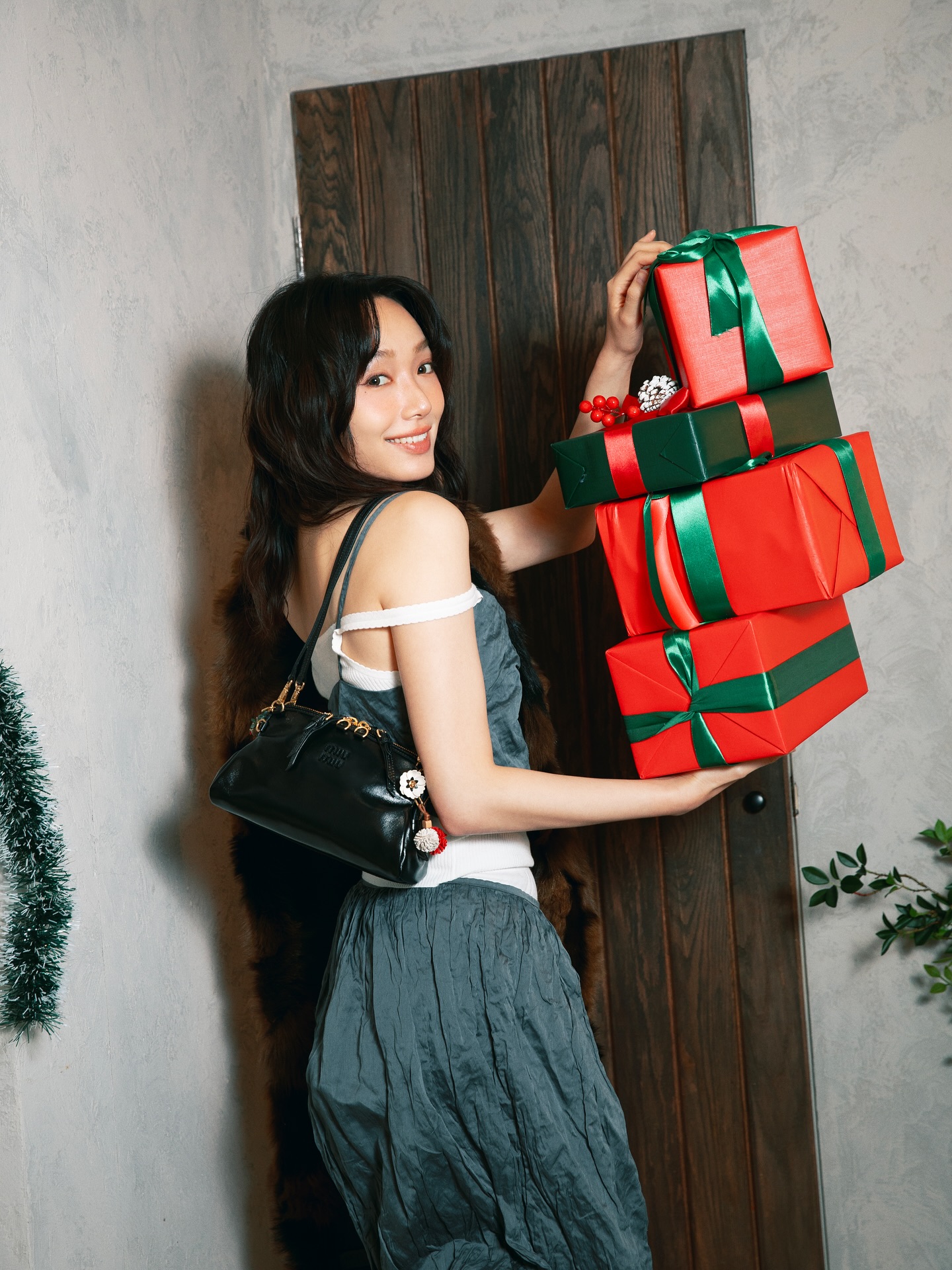 Make a wish 🎀✨
Embrace love in your @miumiu and let this season’s romance illuminate your style. 
May we all be blessed with love.💫

#miumiu #miumiuholiday