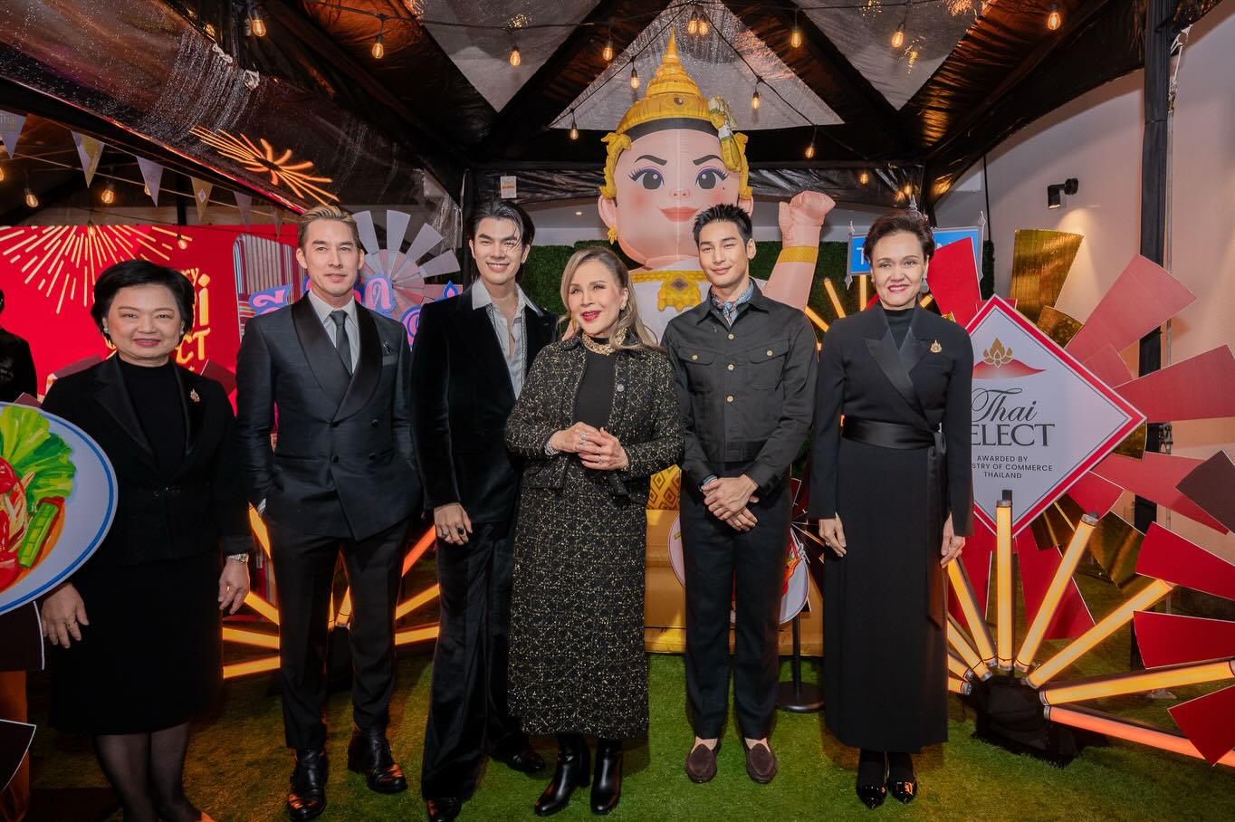 ,,,It was another night full of special charm in Los Angeles. The sweetness of the moment felt even more magical with the good vibes — and of course, the amazingly delicious Thai food…💚🇹🇭🇺🇸 ,,,

If I get the chance, I’d love to go back to the U.S. again to travel and enjoy even more Thai food…🐷

.
.
#ThaiSELECTxMileApo
#ThaiSELECTFestival
#ThaiSELECT
#DITP